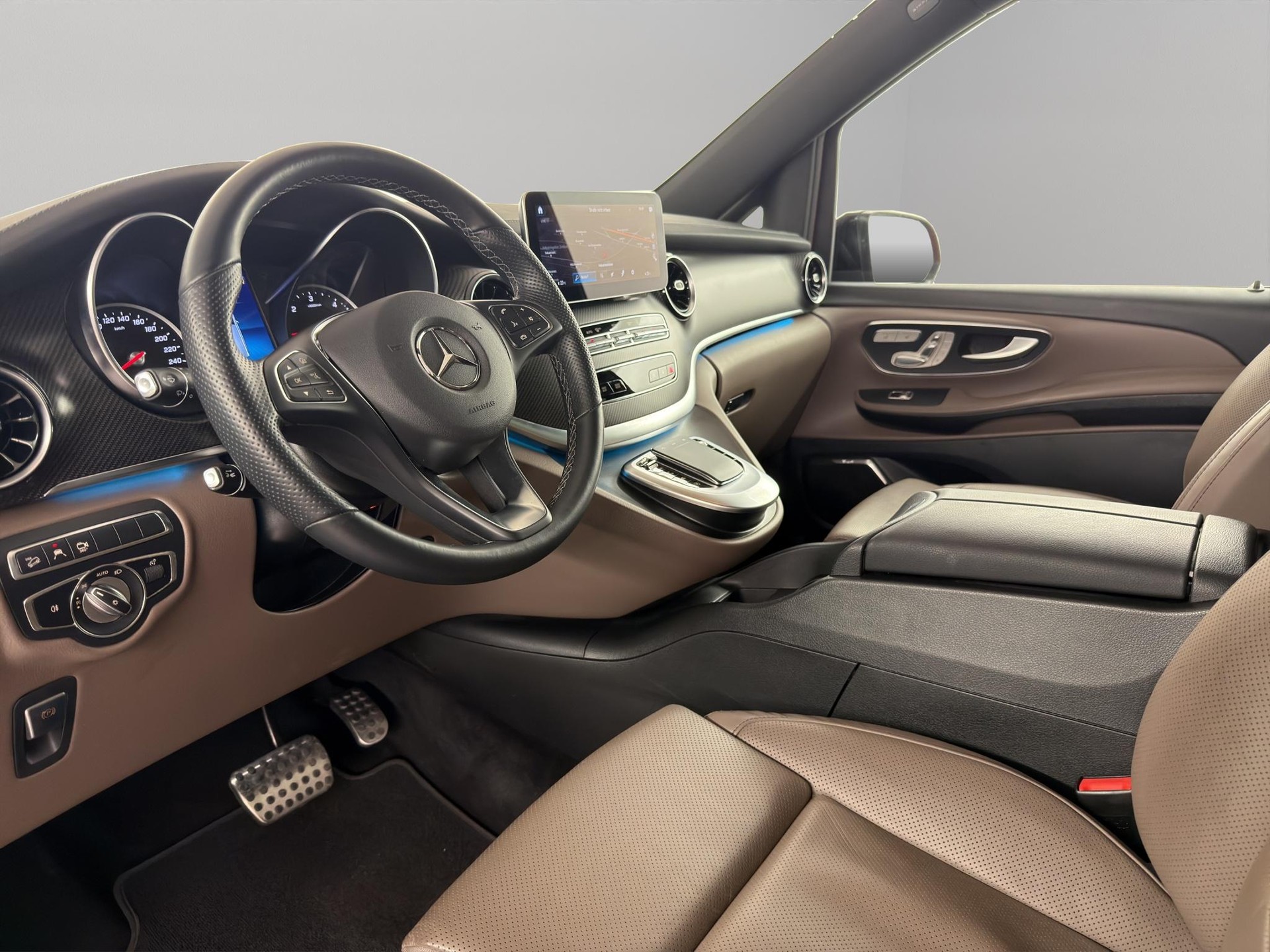 MERCEDES-BENZ V 300 d Swiss Ed. lang Van-image-8