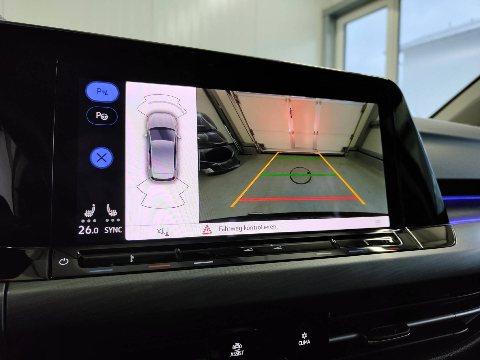 VW Golf VIII 2.0 TSI Style DSG 4Motion-image-8