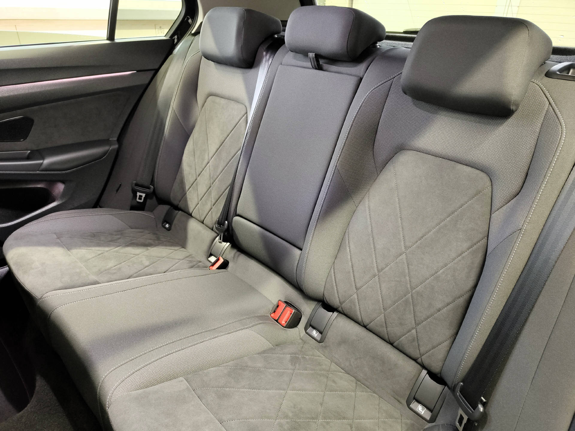 VW Golf VIII 2.0 TSI Style DSG 4Motion-image-6