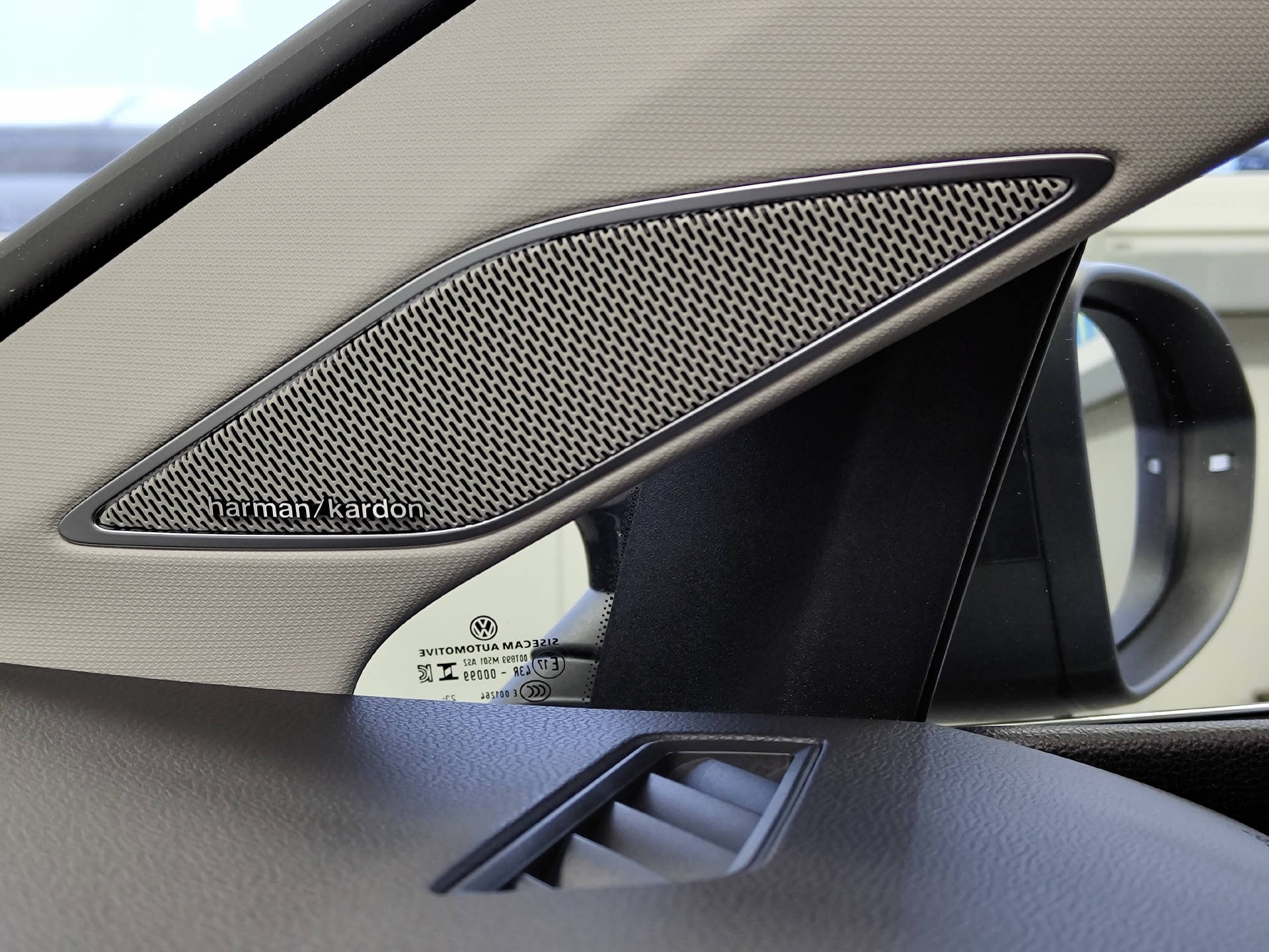 VW Golf VIII 2.0 TSI Style DSG 4Motion-image-12