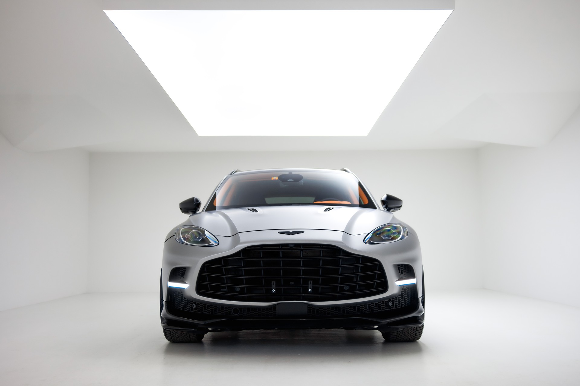 ASTON MARTIN DBX 707 4.0 V8-image-4