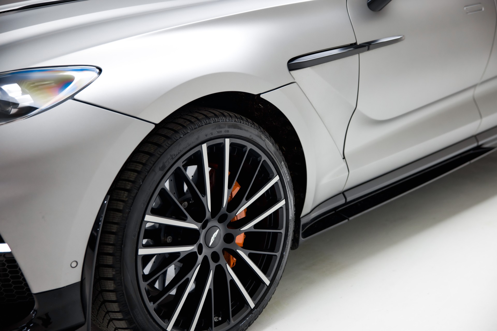 ASTON MARTIN DBX 707 4.0 V8-image-17