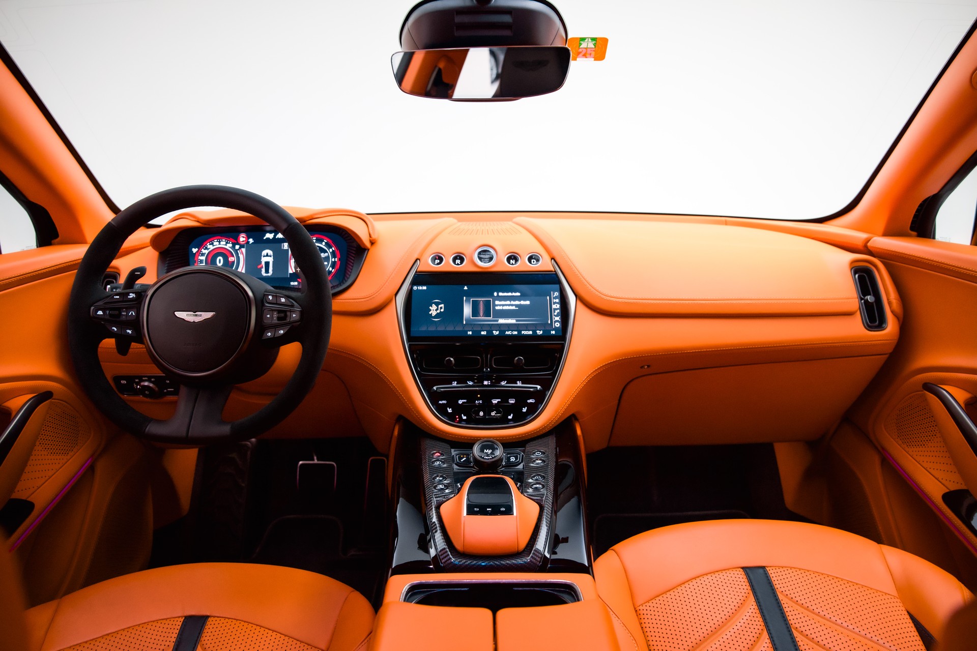 ASTON MARTIN DBX 707 4.0 V8-showroom-element-2