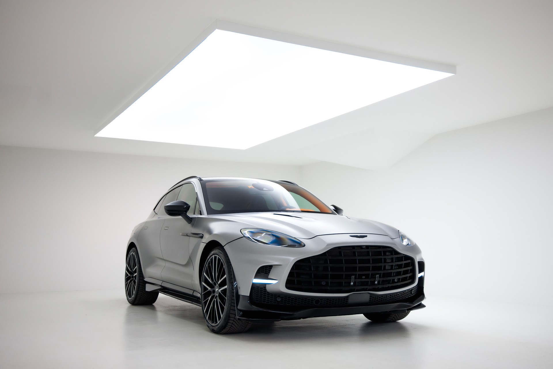ASTON MARTIN DBX 707 4.0 V8-image-5