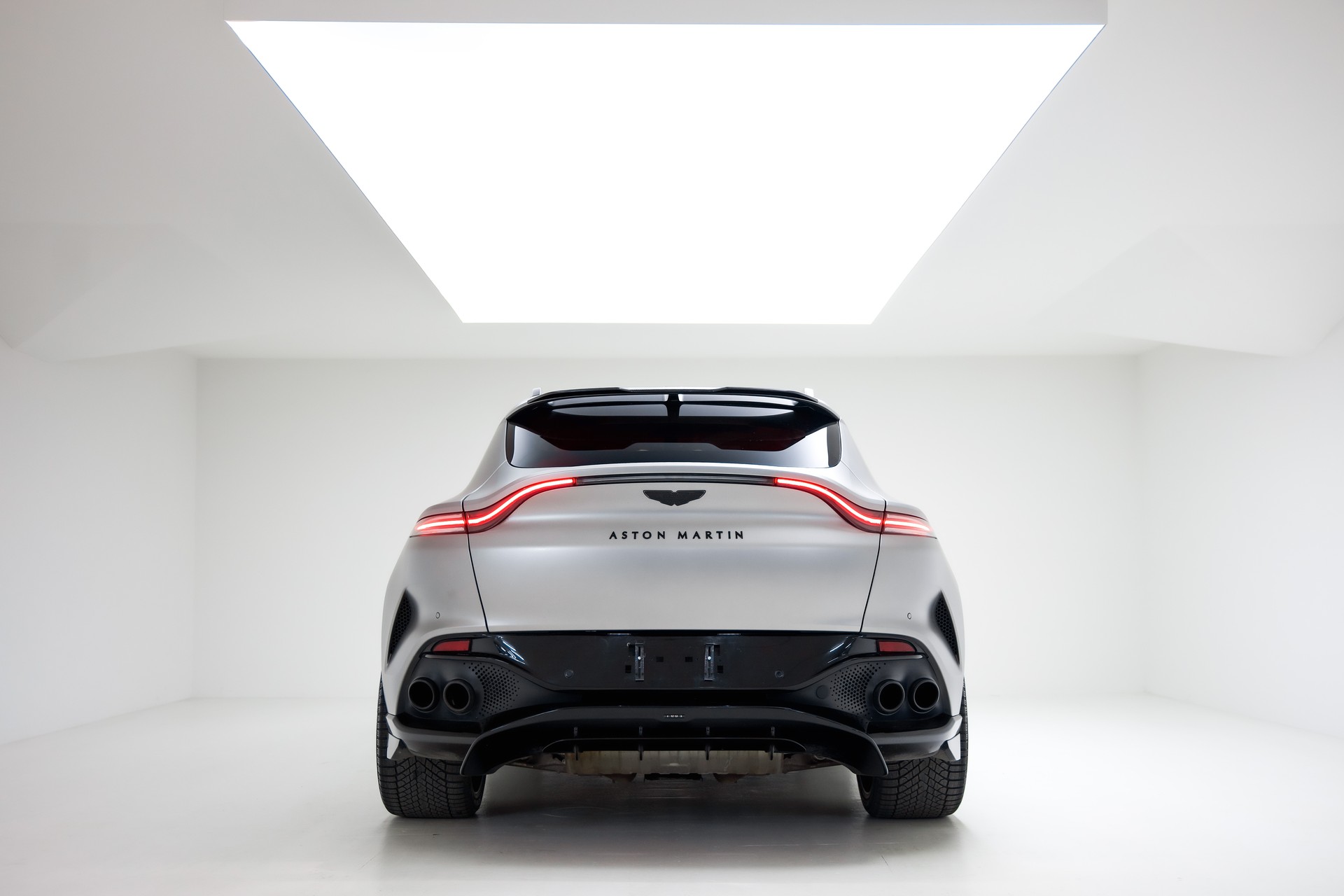 ASTON MARTIN DBX 707 4.0 V8-image-9