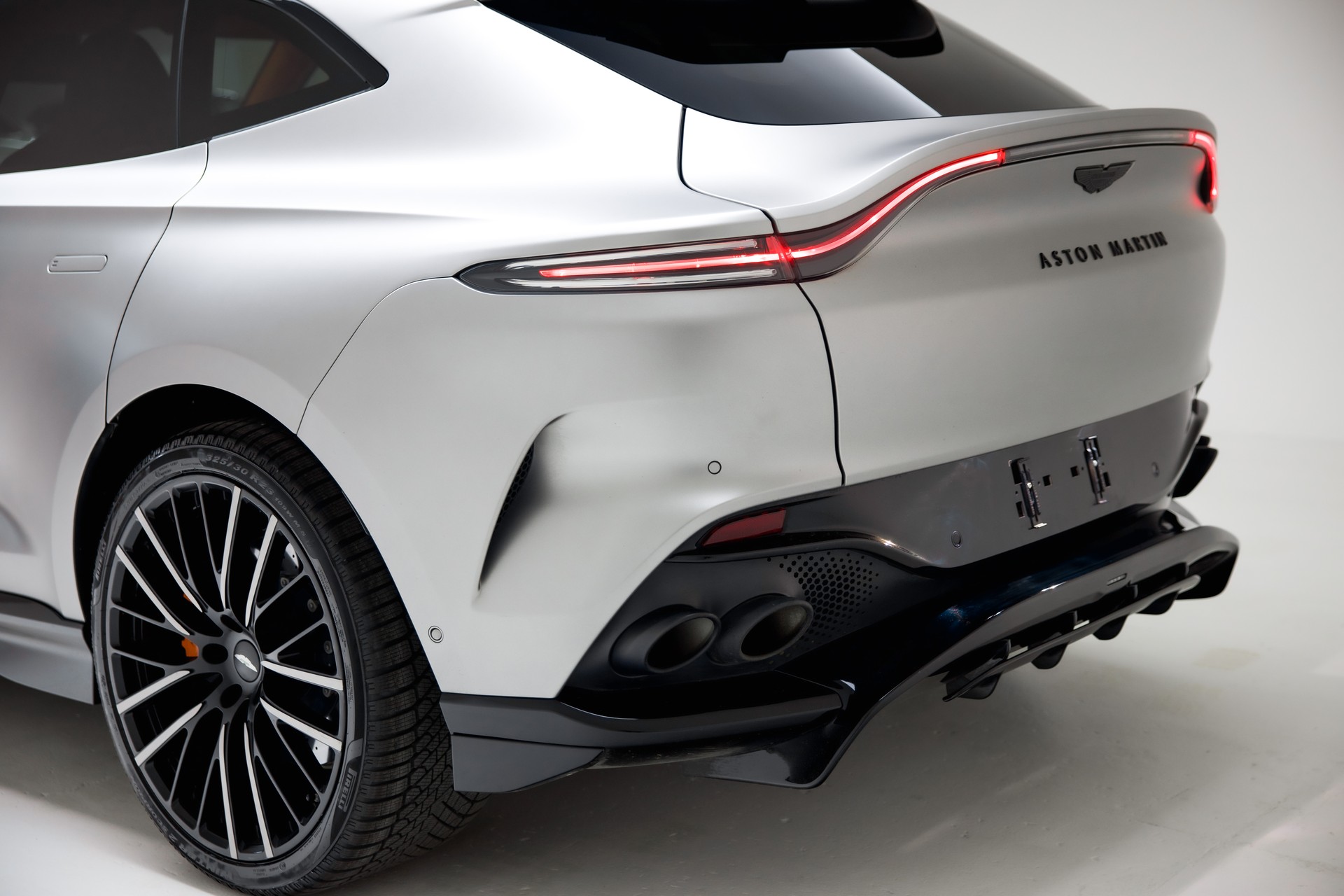 ASTON MARTIN DBX 707 4.0 V8-image-16