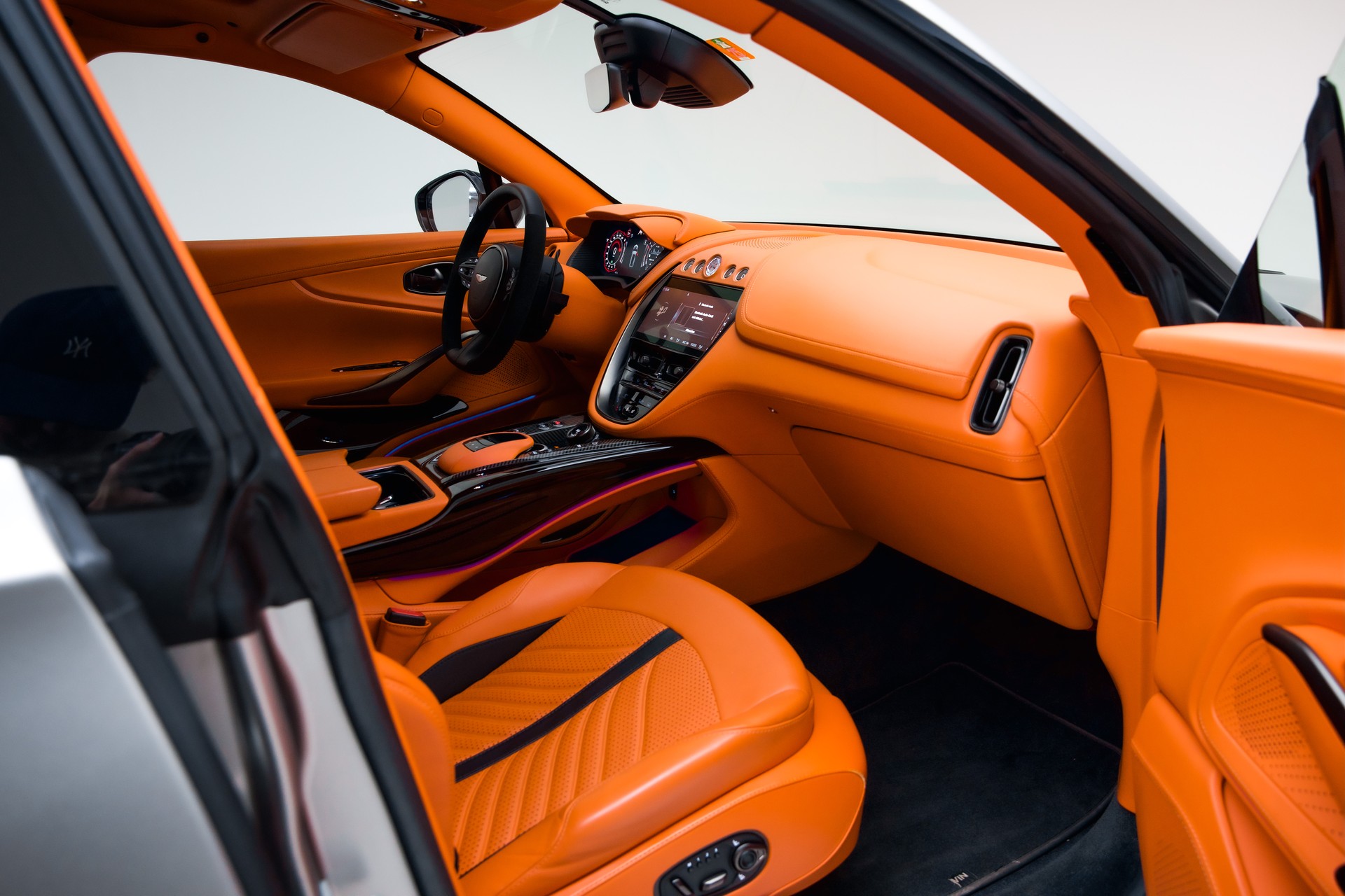 ASTON MARTIN DBX 707 4.0 V8-image-18