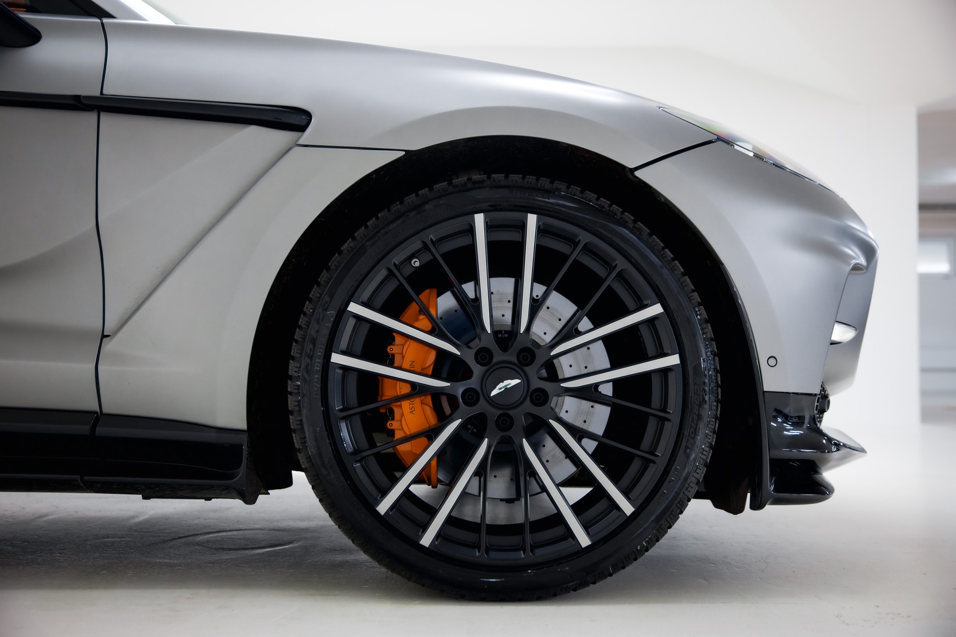 ASTON MARTIN DBX 707 4.0 V8-image-13