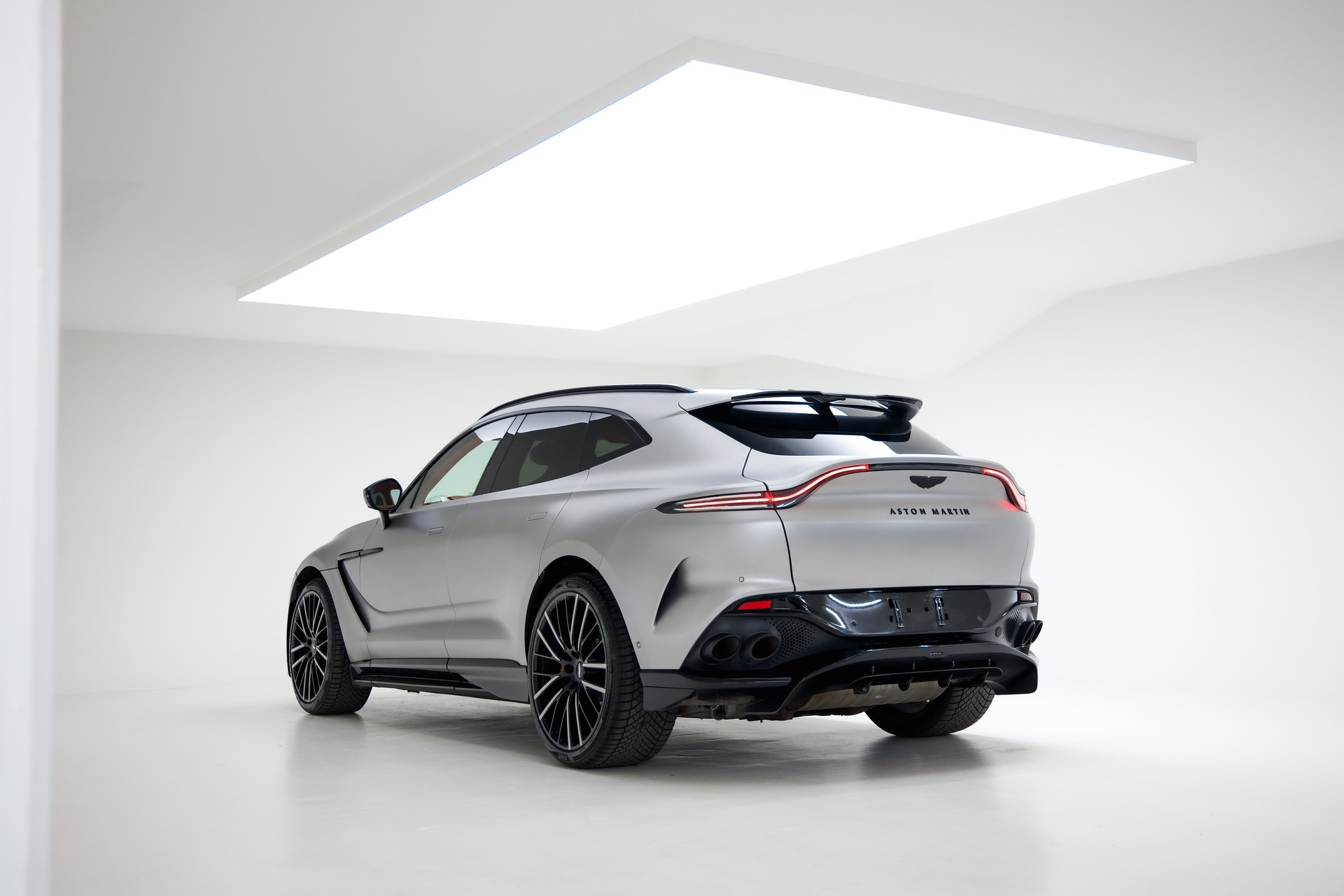 ASTON MARTIN DBX 707 4.0 V8-image-7