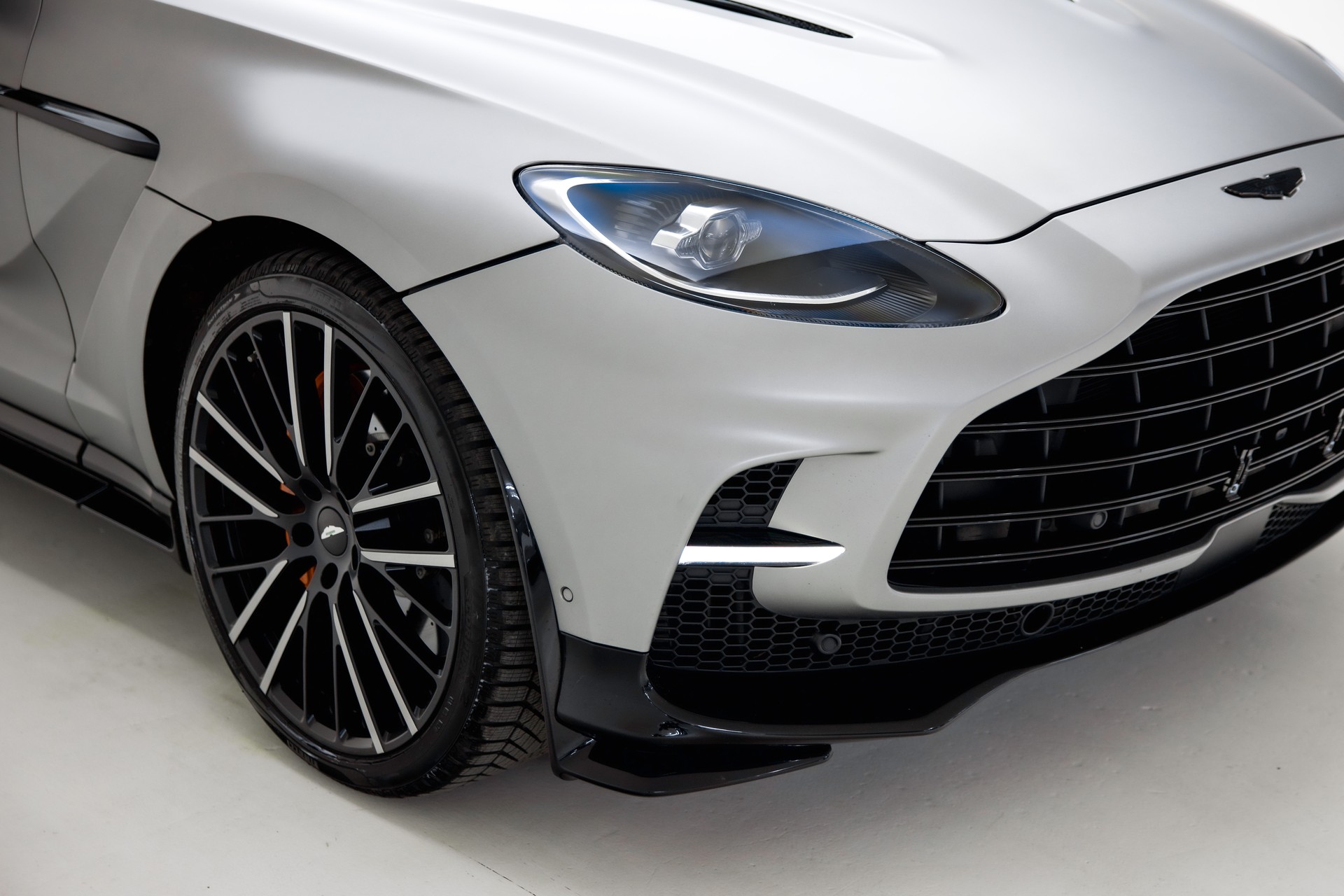 ASTON MARTIN DBX 707 4.0 V8-image-12