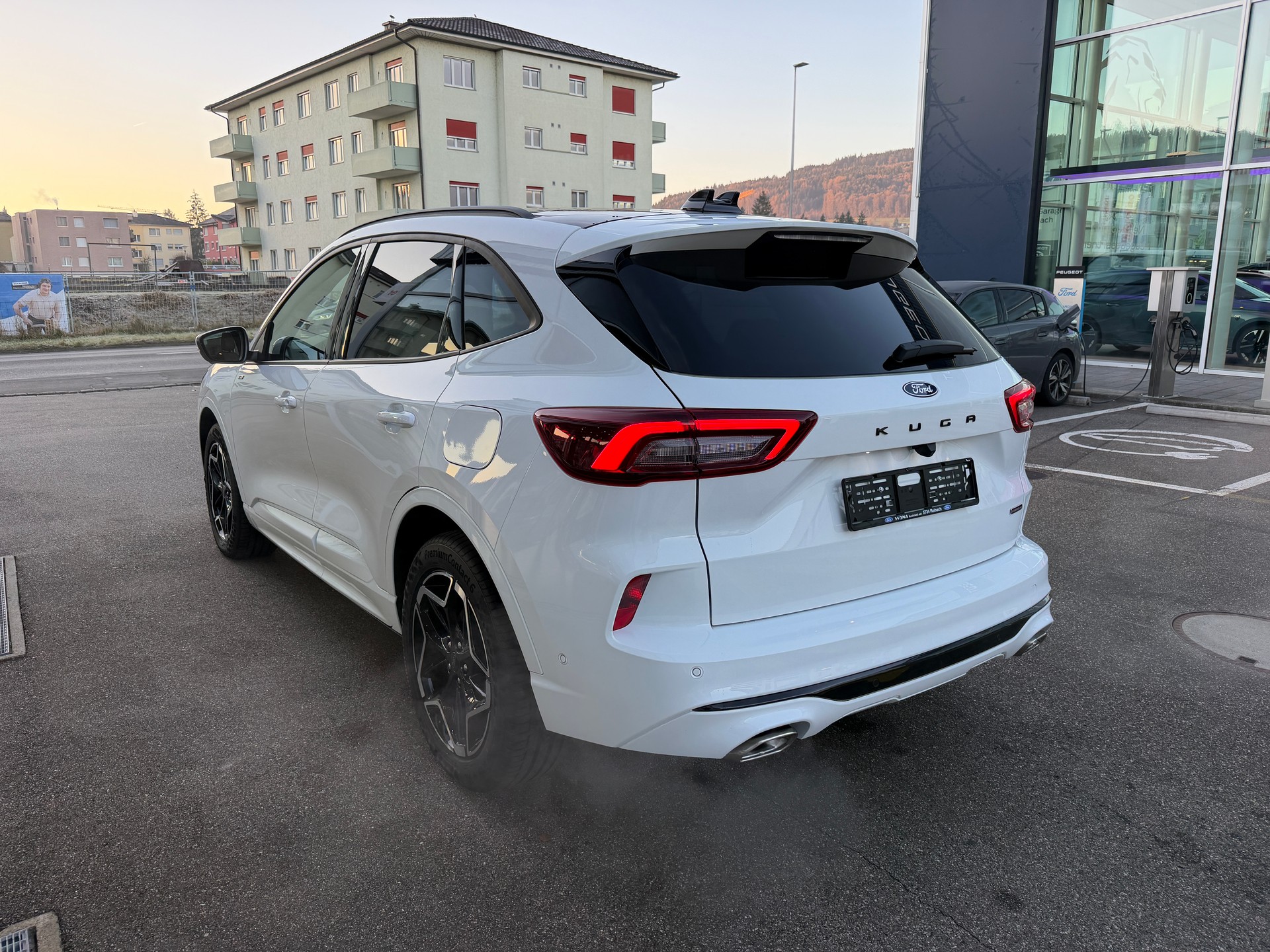 FORD Kuga 2.5 FHEV ST-Line X 4WD-image-5