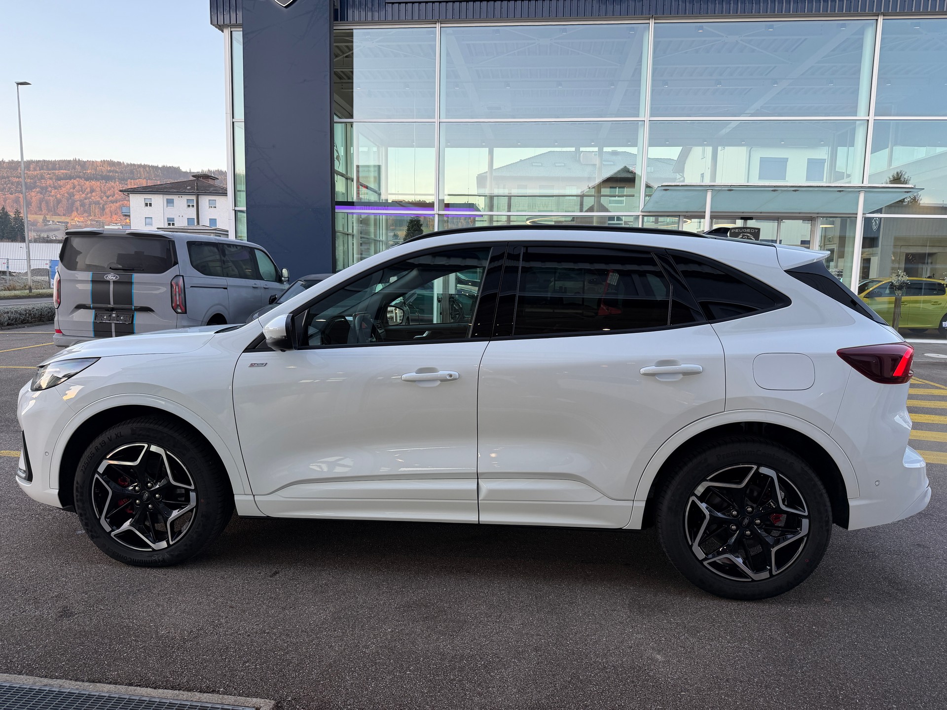 FORD Kuga 2.5 FHEV ST-Line X 4WD-image-4