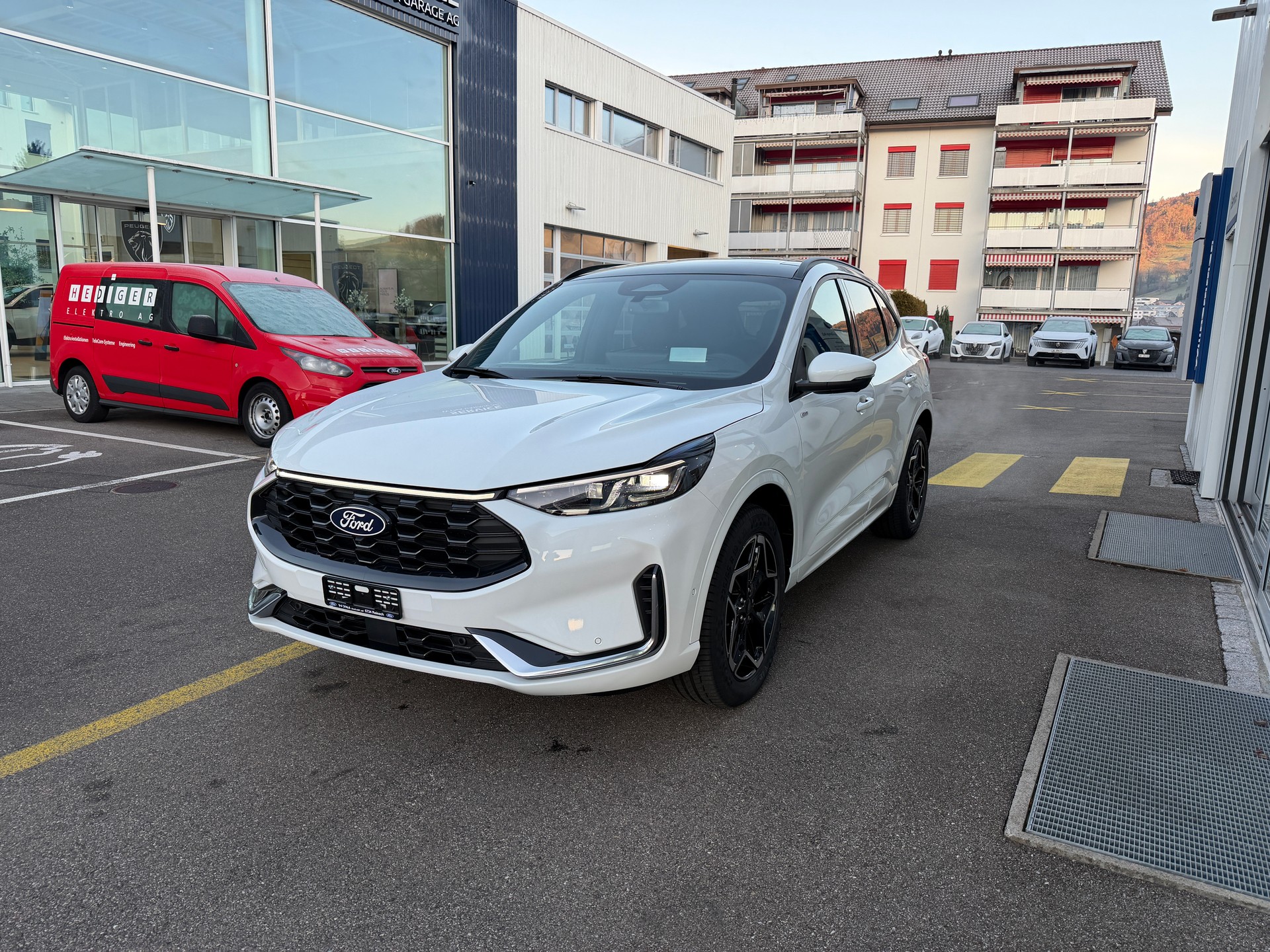 FORD Kuga 2.5 FHEV ST-Line X 4WD-image-3