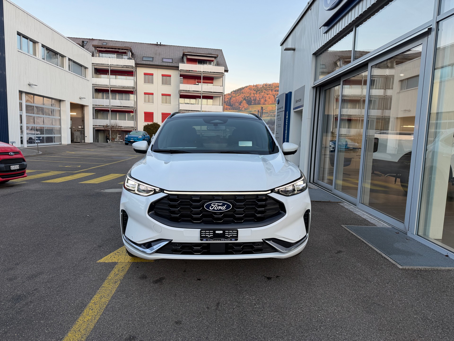 FORD Kuga 2.5 FHEV ST-Line X 4WD-image-2