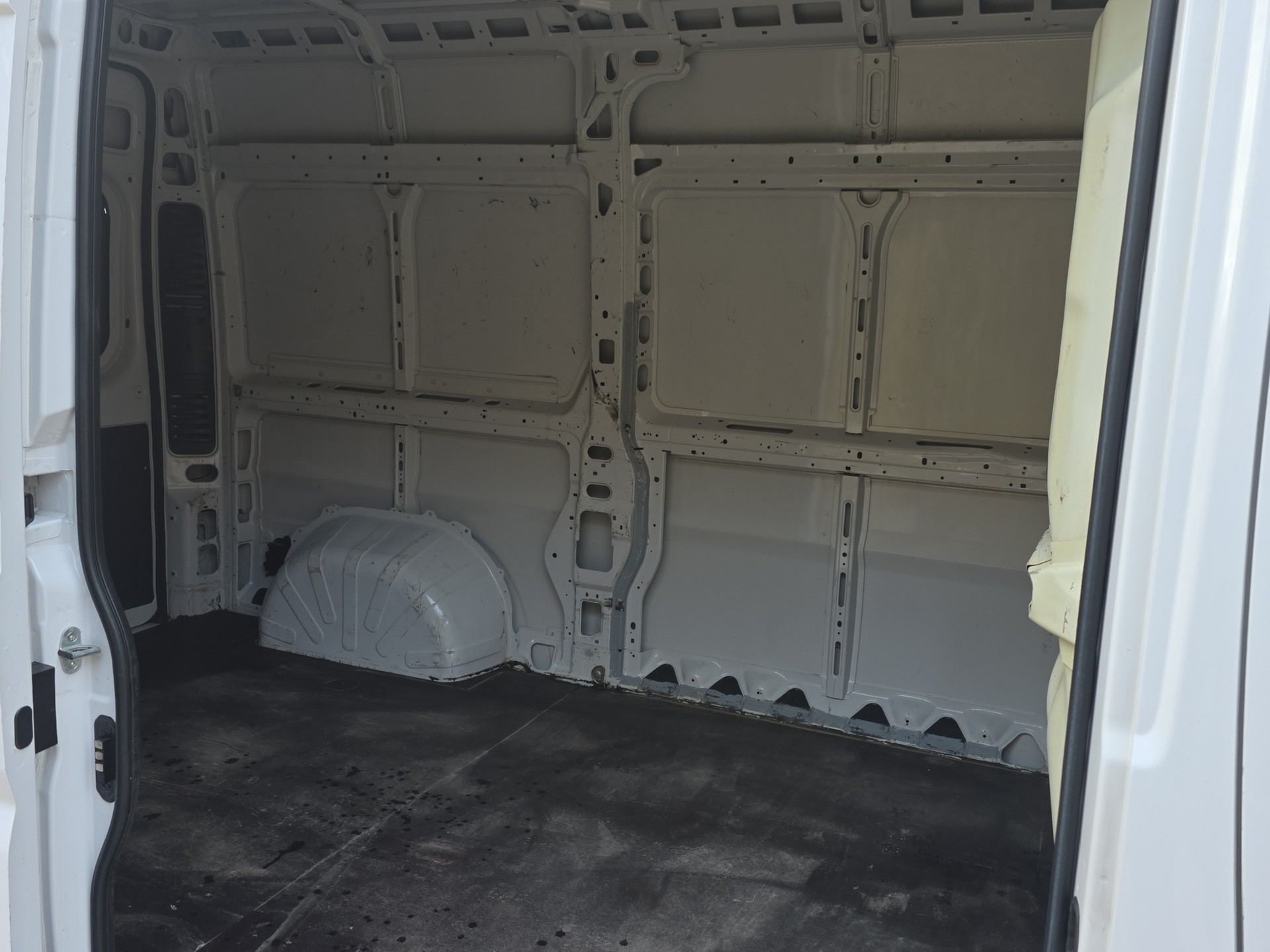 FIAT Ducato 35 2.3 MJ Comfort Matic-image-11