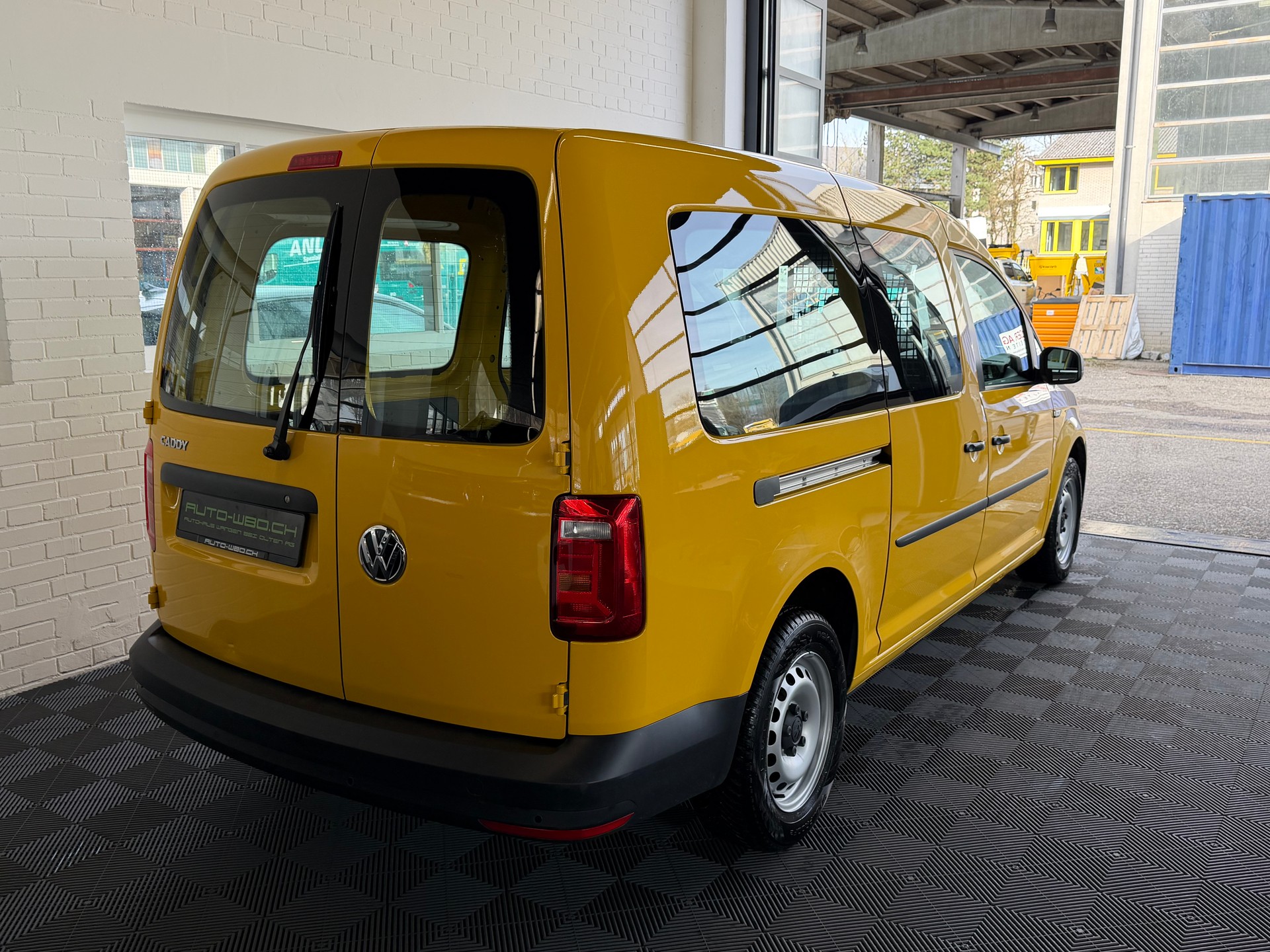 VW Caddy Maxi 1.0TSI BlueMotion Technology-showroom-element-3