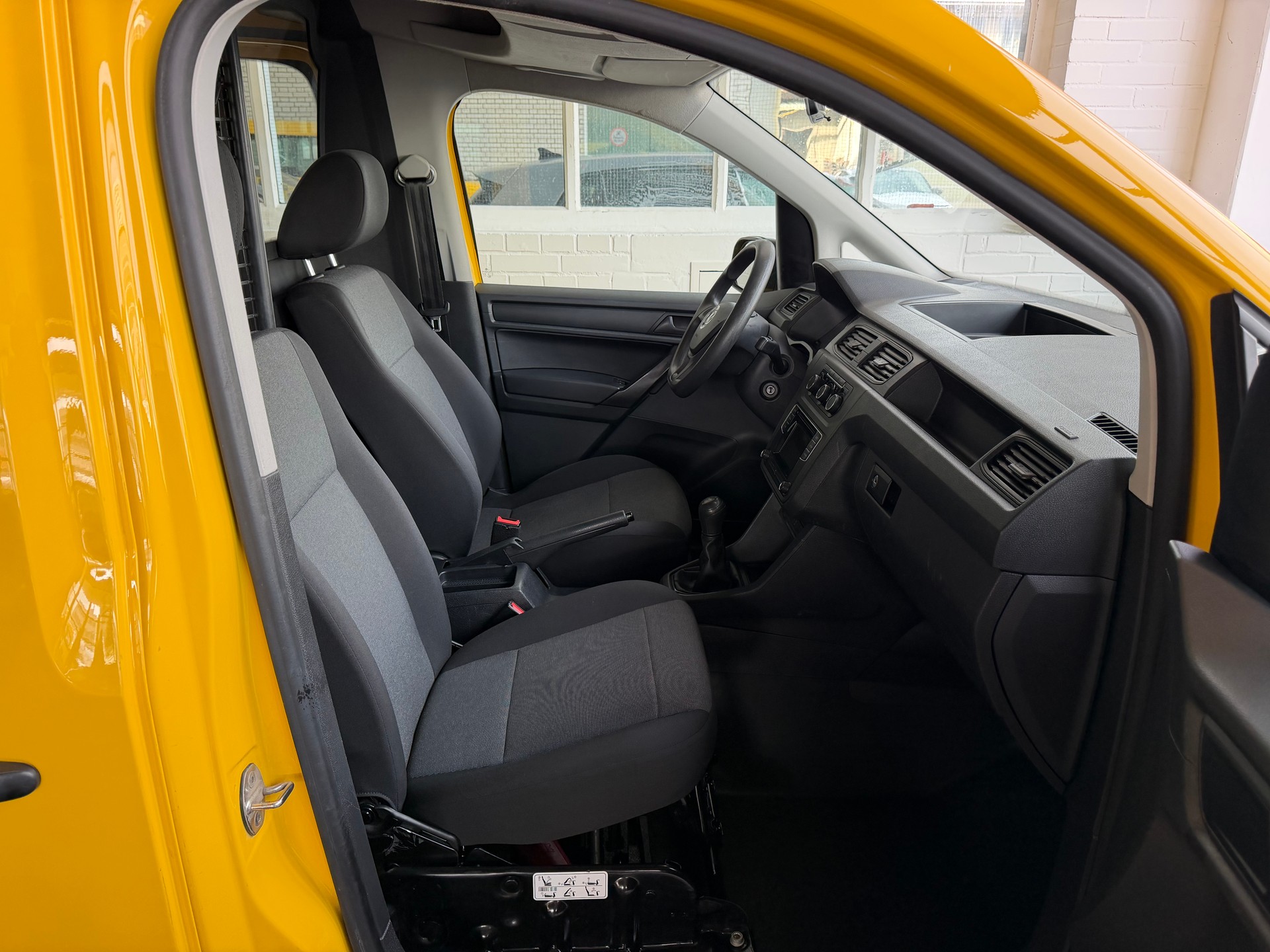 VW Caddy Maxi 1.0TSI BlueMotion Technology-image-8