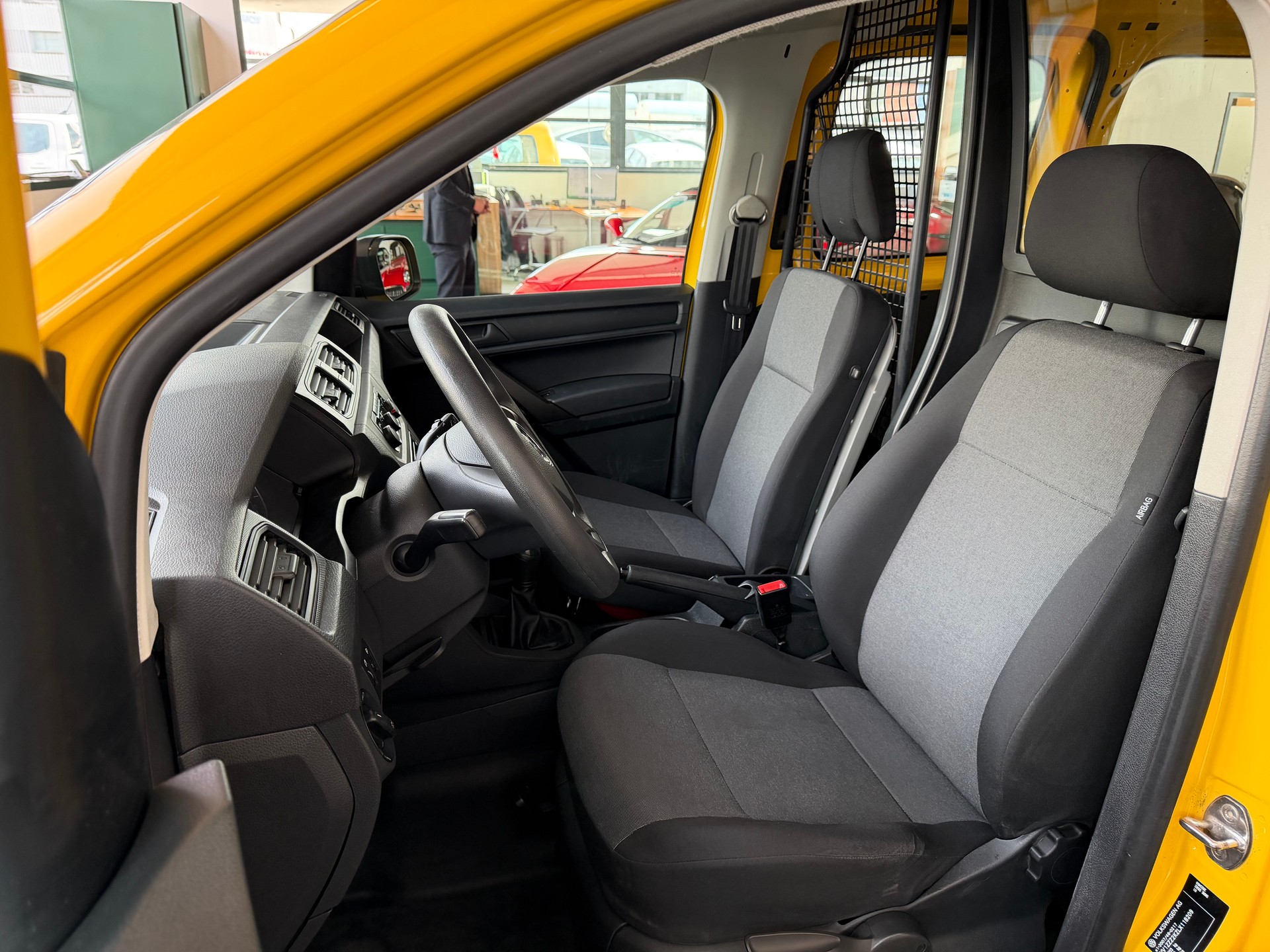 VW Caddy Maxi 1.0TSI BlueMotion Technology-image-13