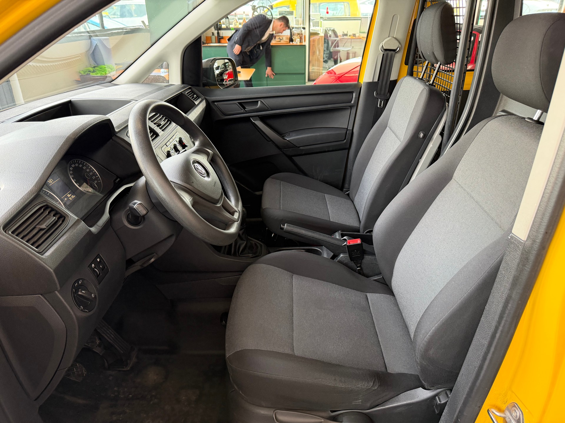 VW Caddy Maxi 1.0TSI BlueMotion Technology-image-10