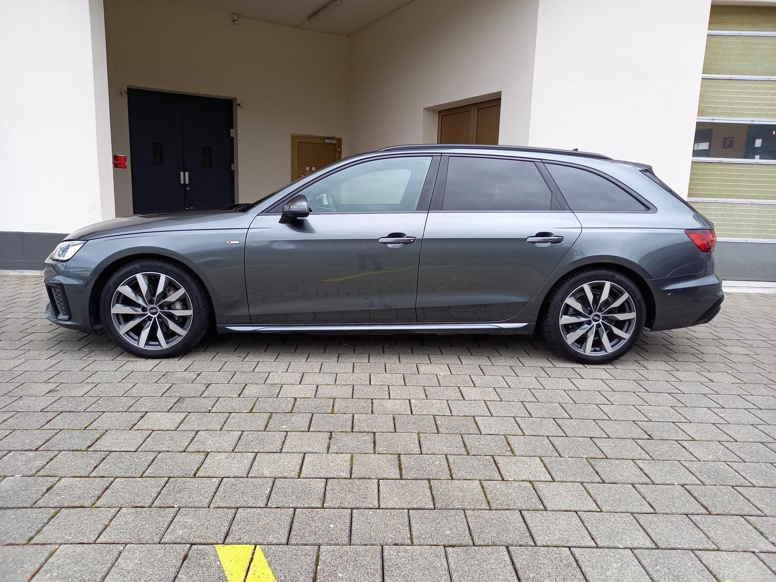 AUDI A4 Avant 40 TDI S line quattro S-tronic-showroom-element-2