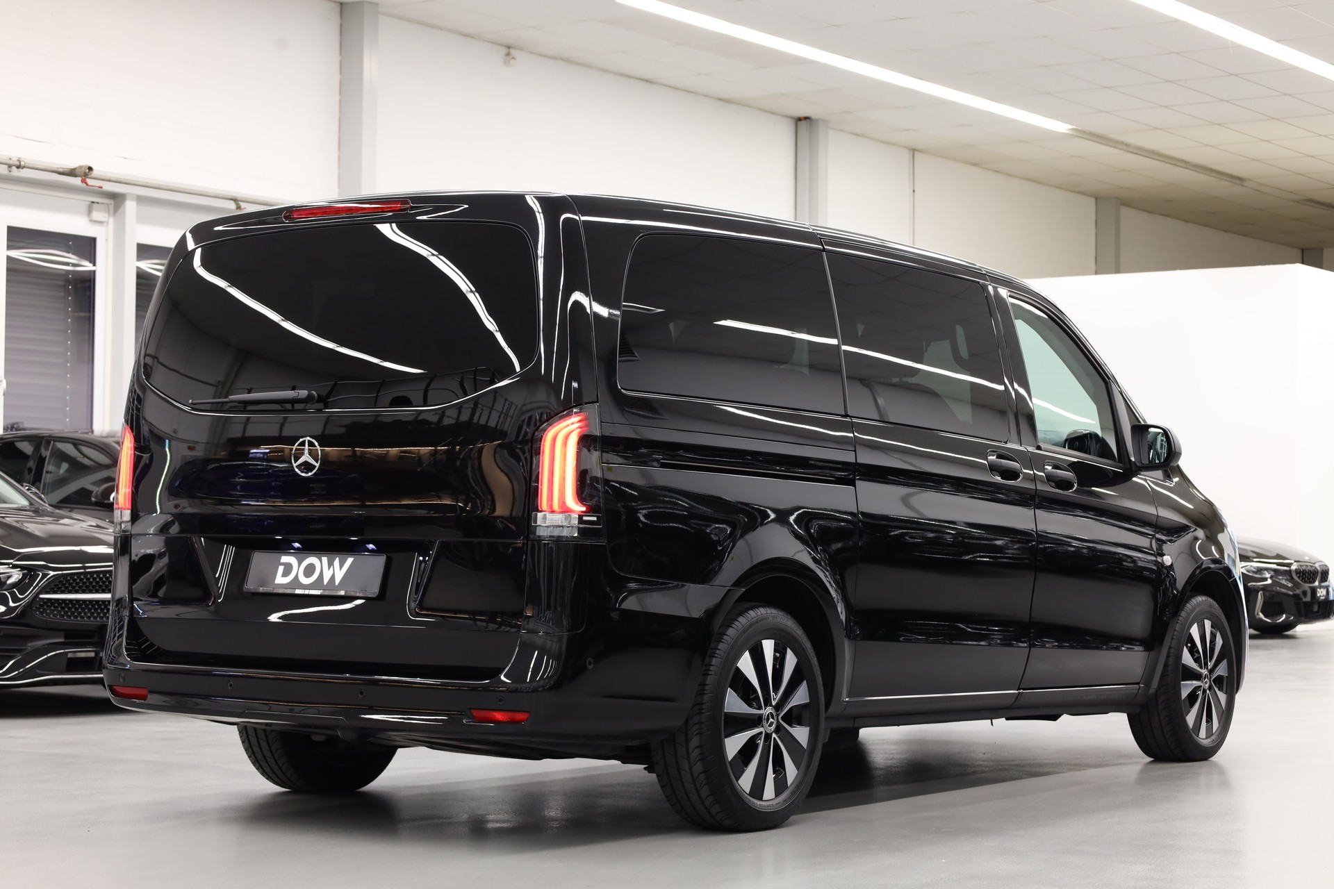 MERCEDES-BENZ Vito 119 CDI Lang Select Tourer 9G-Tronic 4Matic-image-4