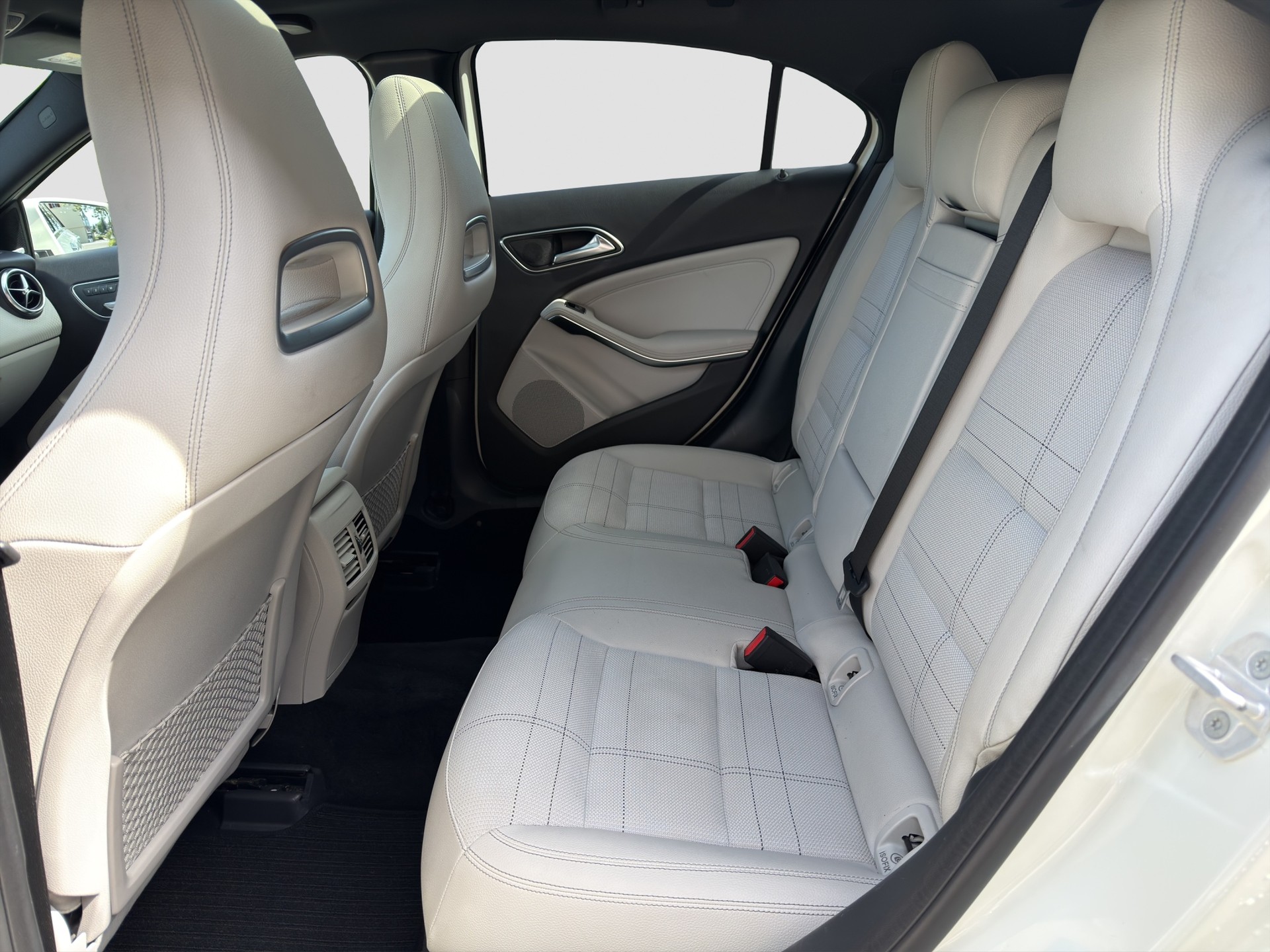 MERCEDES-BENZ A 220 d Urban 4Matic 7G-DCT-image-9