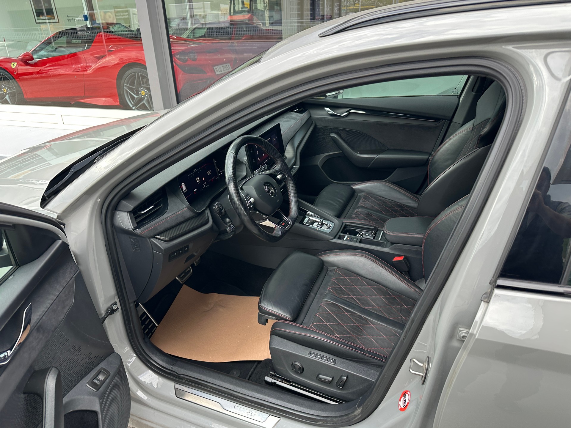 SKODA Octavia Combi 2.0 TSI DSG RS-image-5