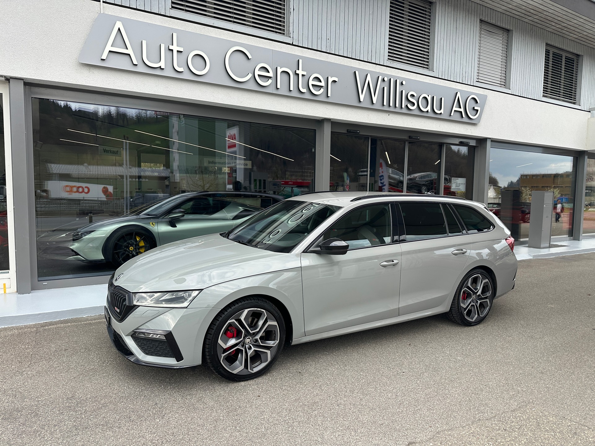 SKODA Octavia Combi 2.0 TSI DSG RS