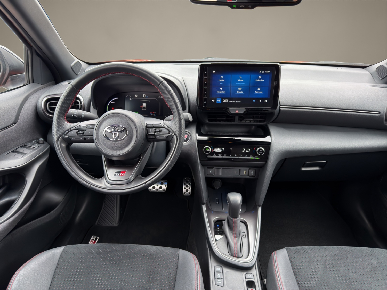TOYOTA Yaris Cross 1.5 VVT-i HSD GR Sport-image-10