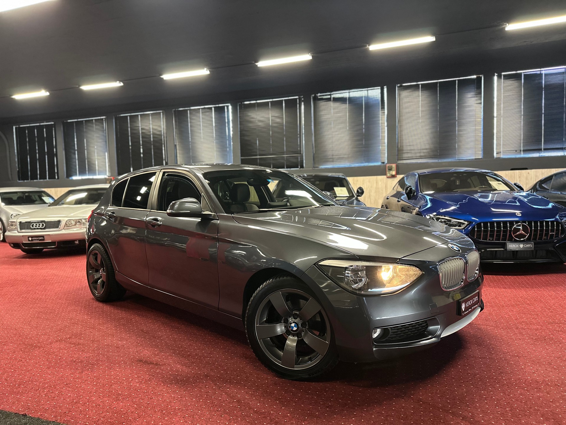 BMW 116i Urban Line Steptronic-showroom-element-1