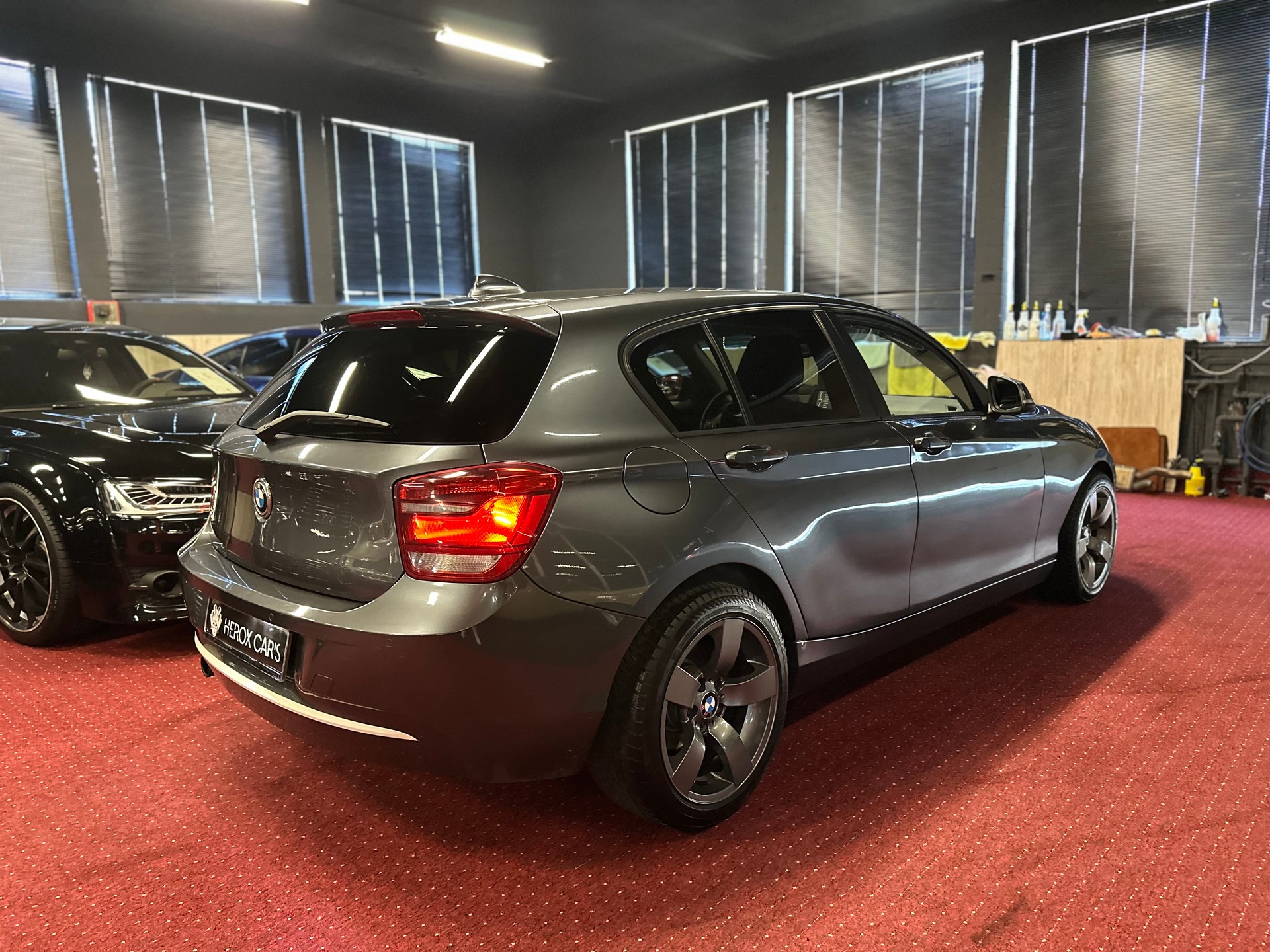 BMW 116i Urban Line Steptronic-image-4