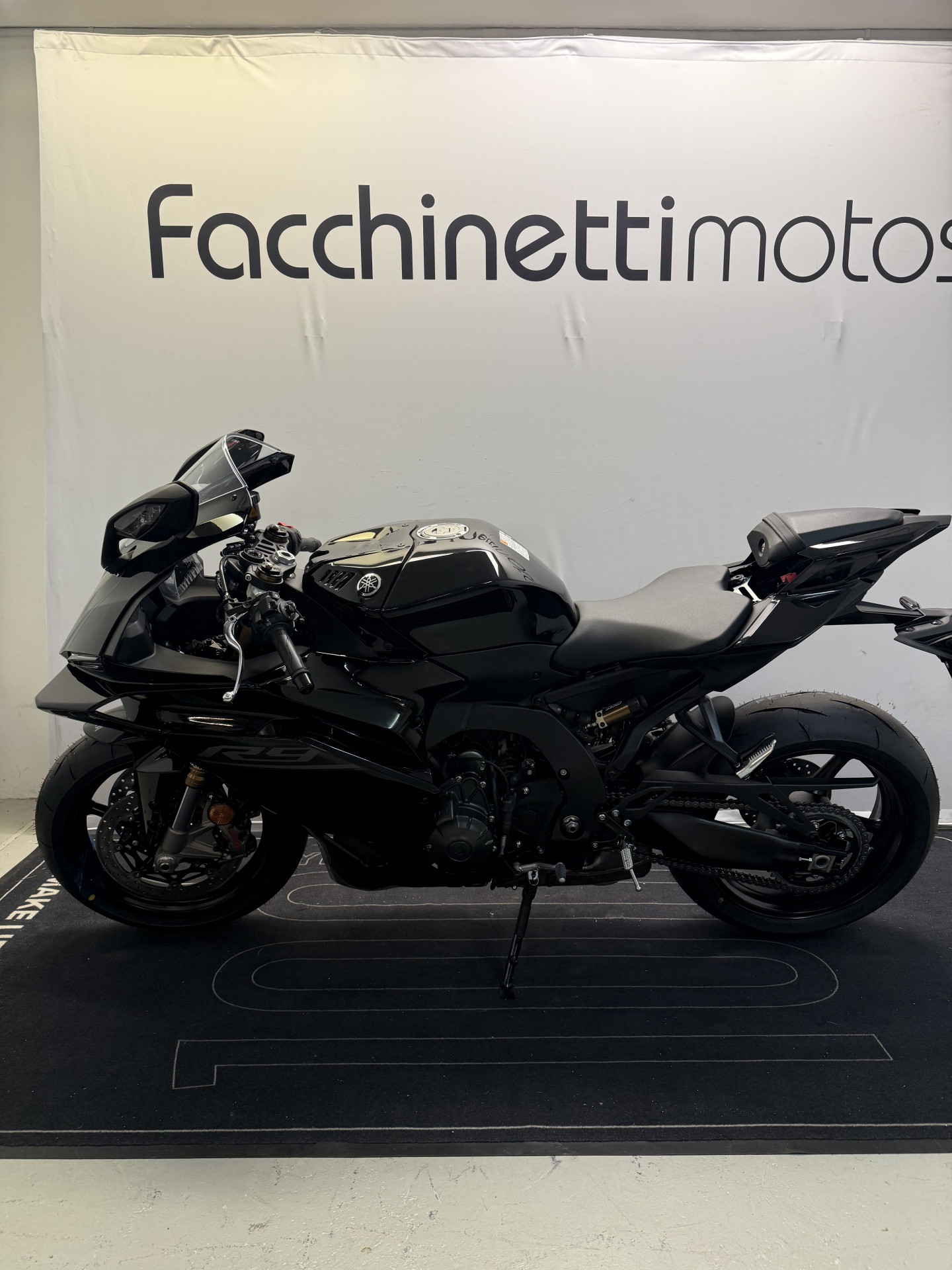 YAMAHA R9-image-4