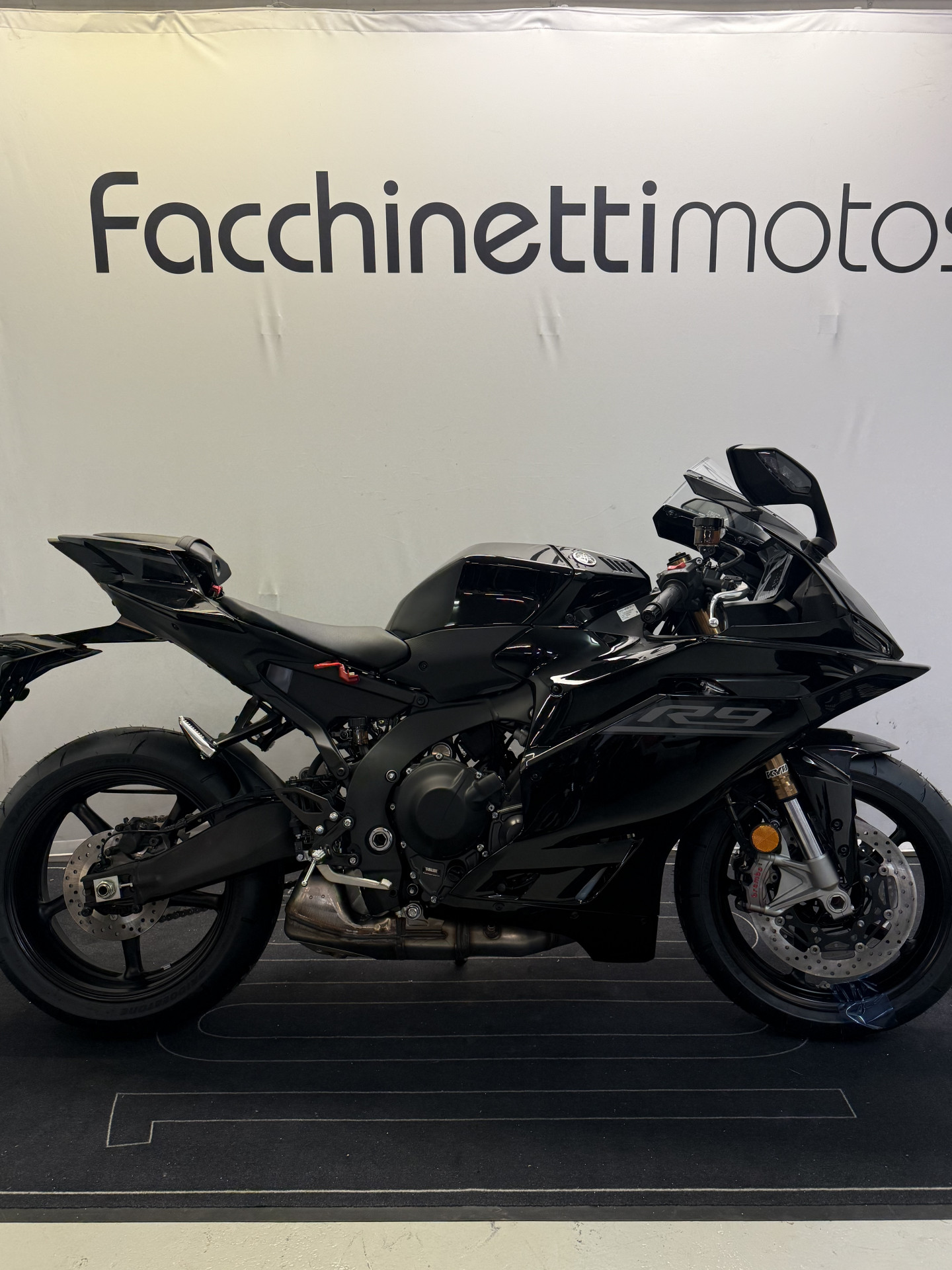 YAMAHA R9-image-0