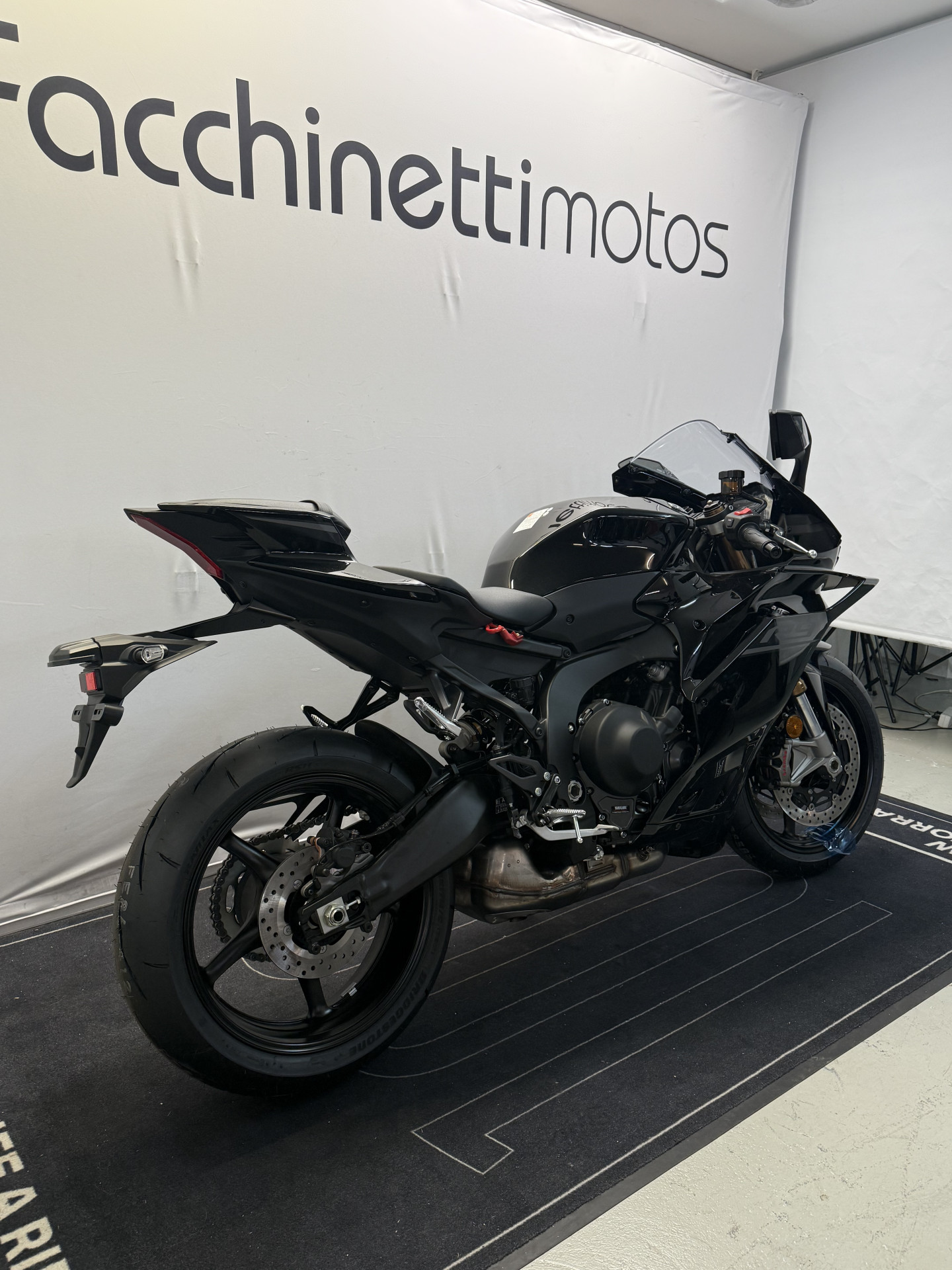 YAMAHA R9-image-1