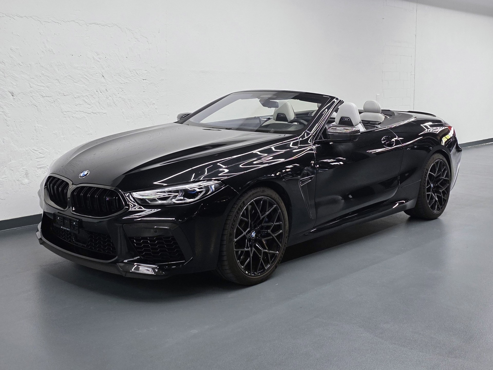 BMW M8 Competition xDrive Cabriolet-image-8