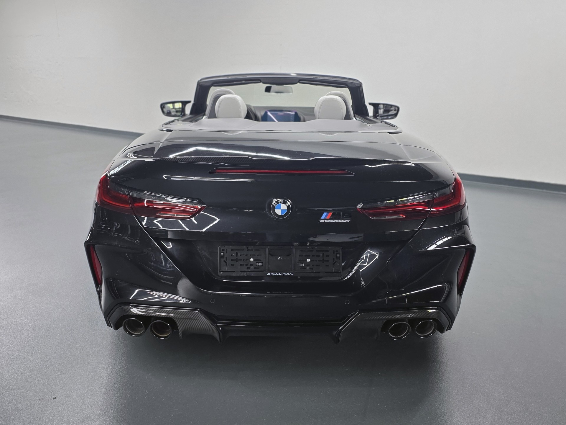 BMW M8 Competition xDrive Cabriolet-image-10