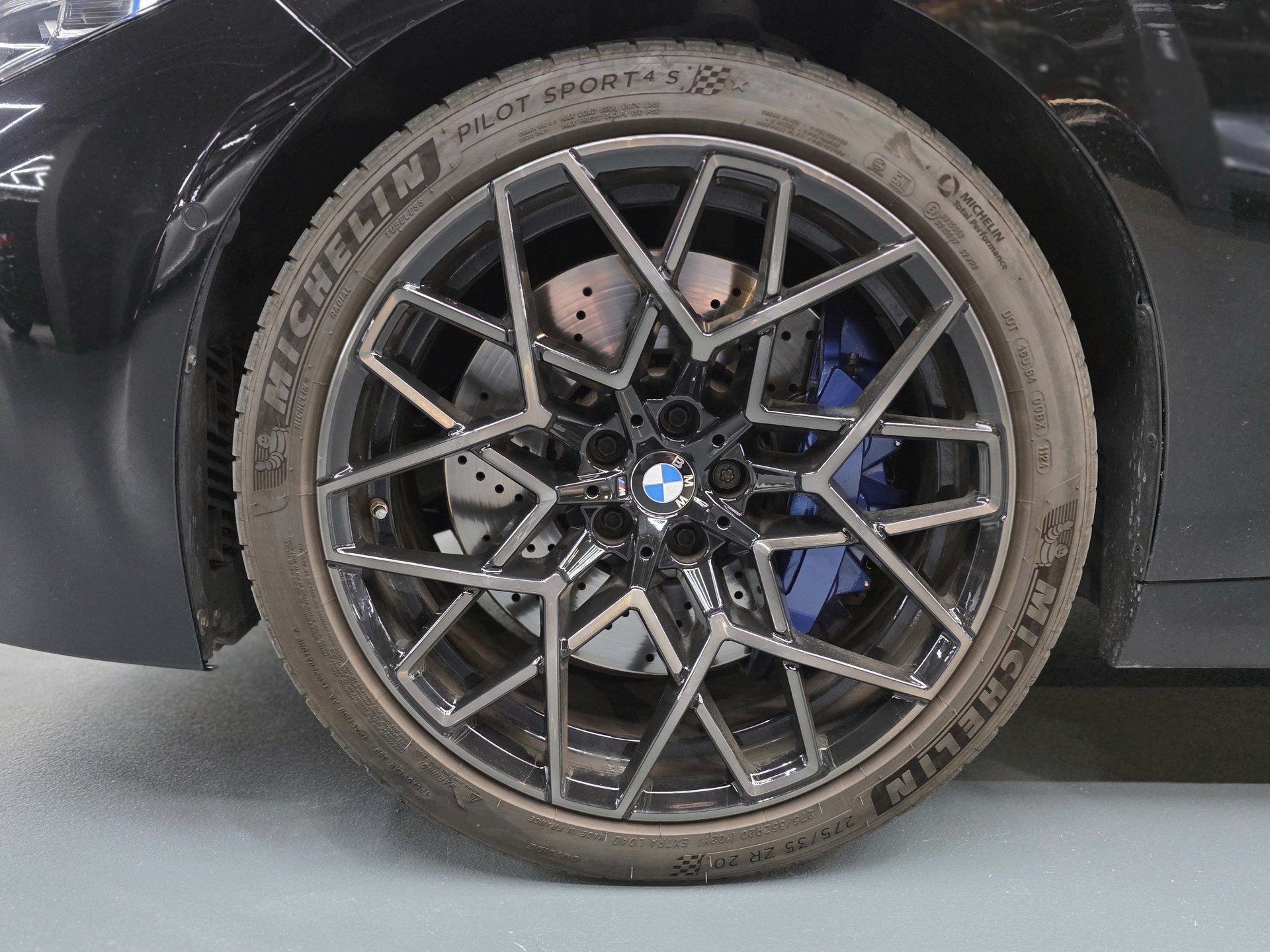 BMW M8 Competition xDrive Cabriolet-image-11