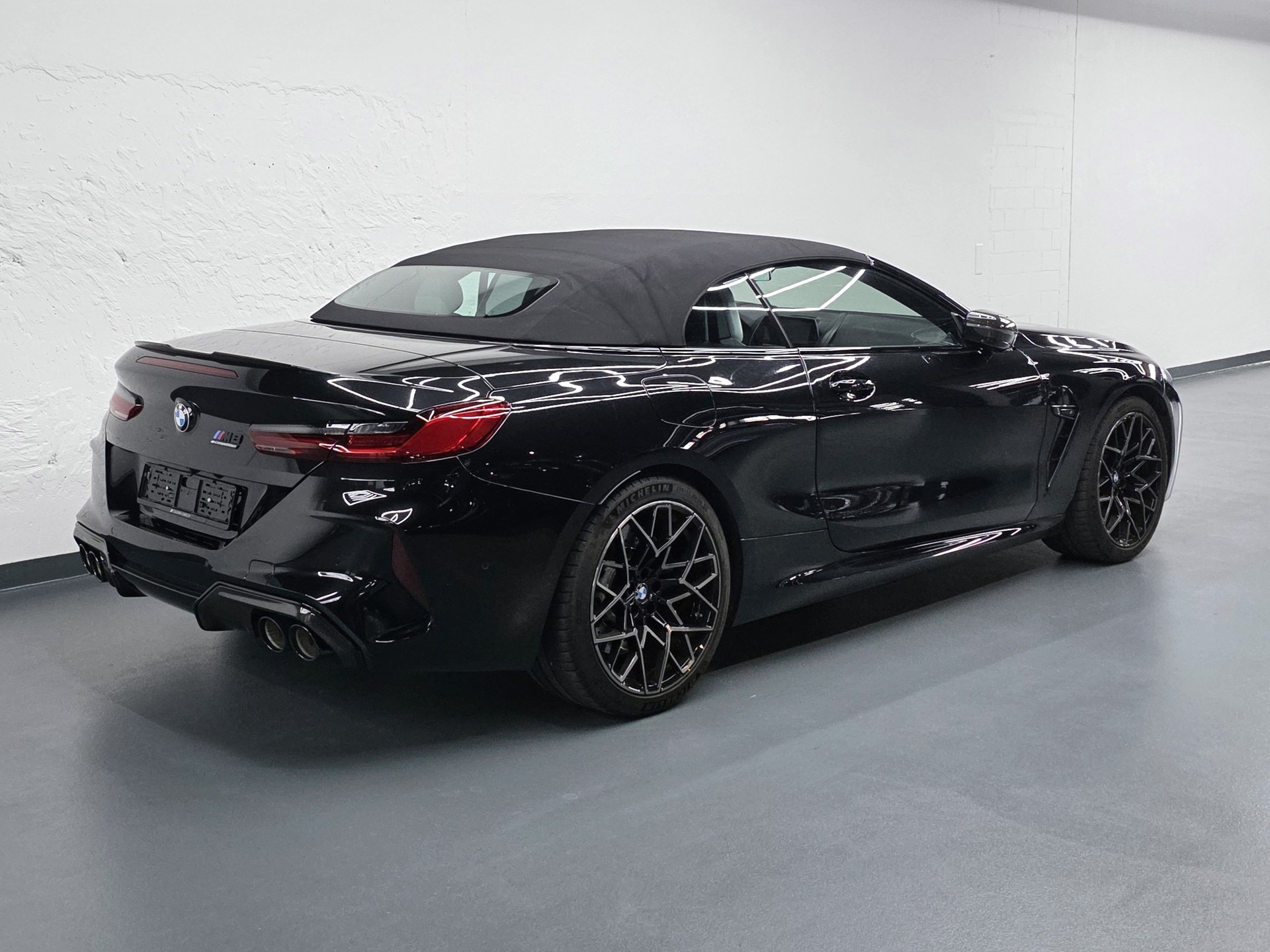 BMW M8 Competition xDrive Cabriolet-image-5