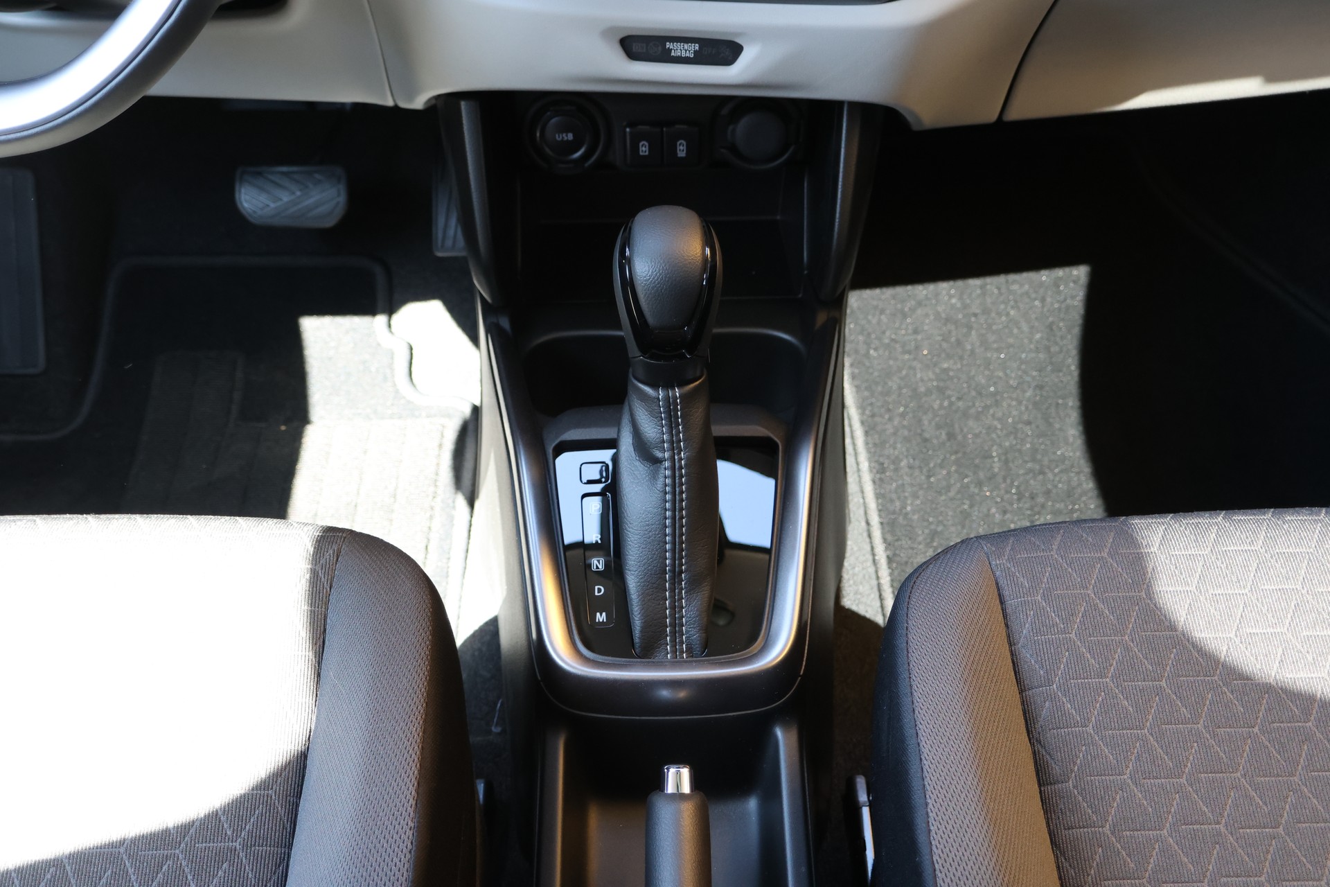 SUZUKI Swift 1.2i Sakura Top Hybrid CVT-image-8