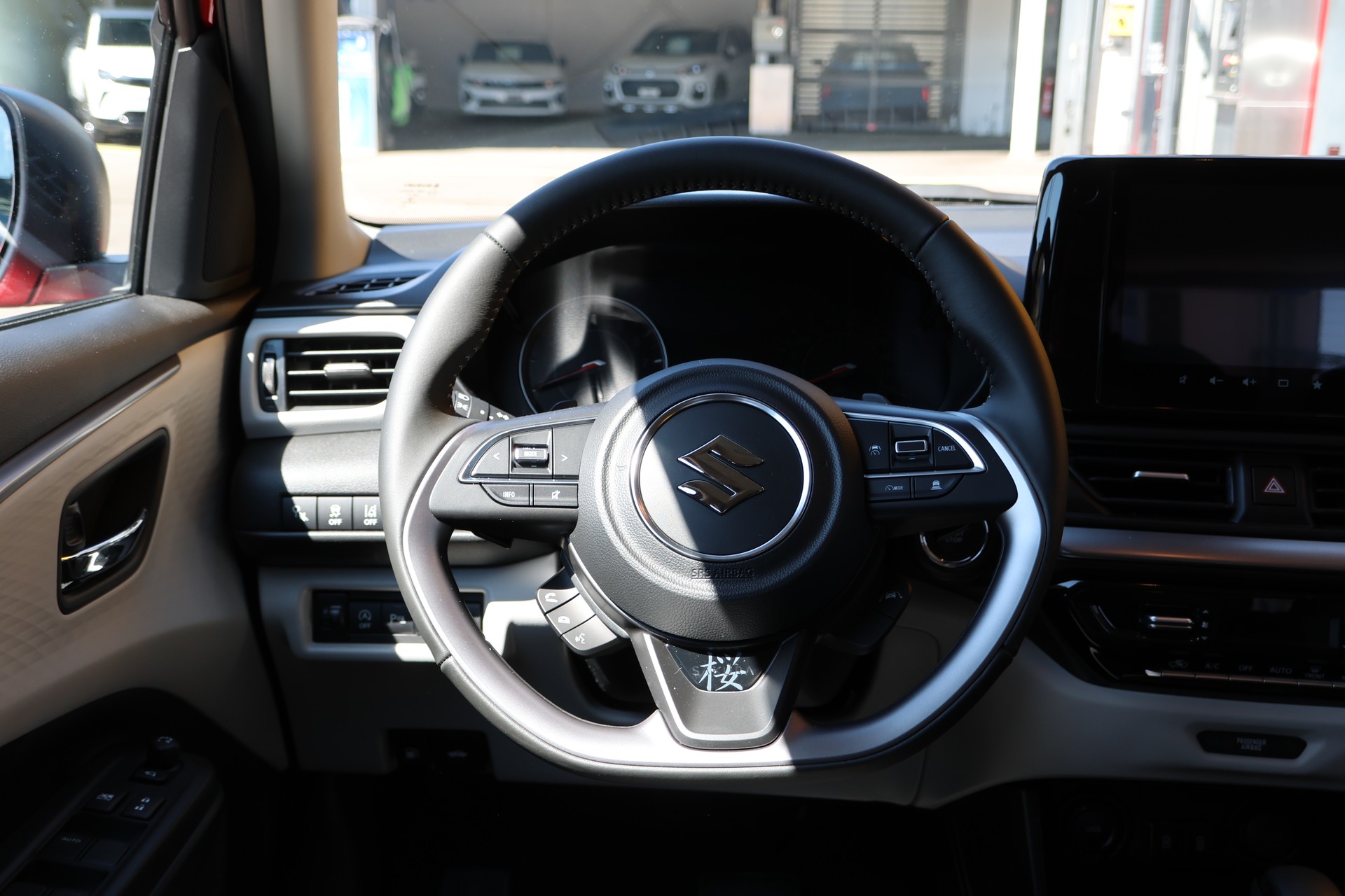 SUZUKI Swift 1.2i Sakura Top Hybrid CVT-image-4