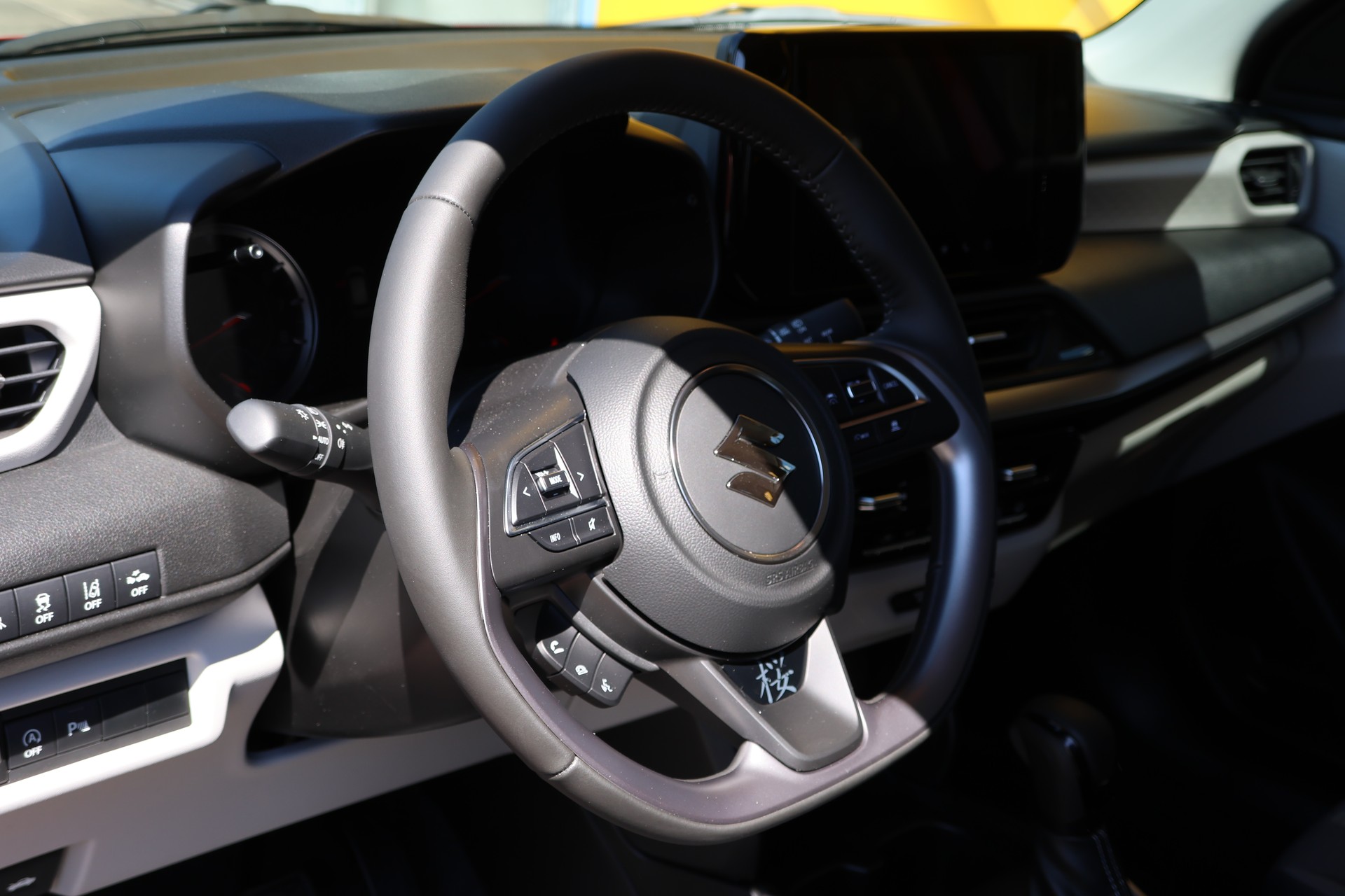 SUZUKI Swift 1.2i Sakura Top Hybrid CVT-image-5