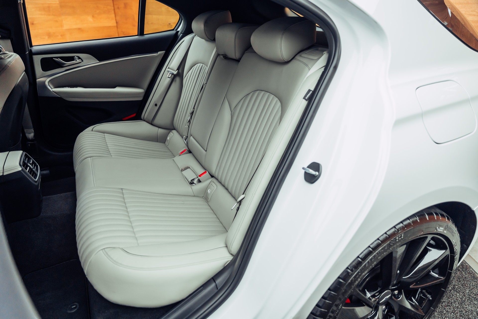GENESIS G70 Shooting Brake 2.2 CRDI Sport AT8 AWD-image-6