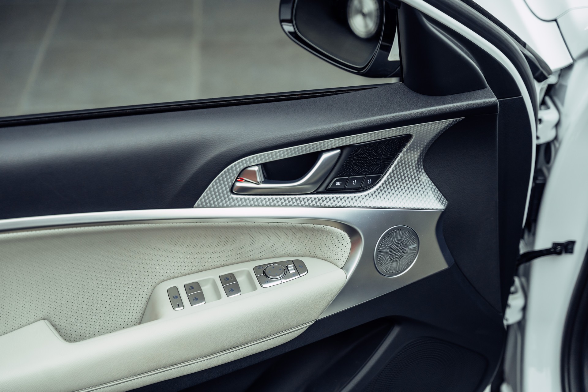 GENESIS G70 Shooting Brake 2.2 CRDI Sport AT8 AWD-image-11