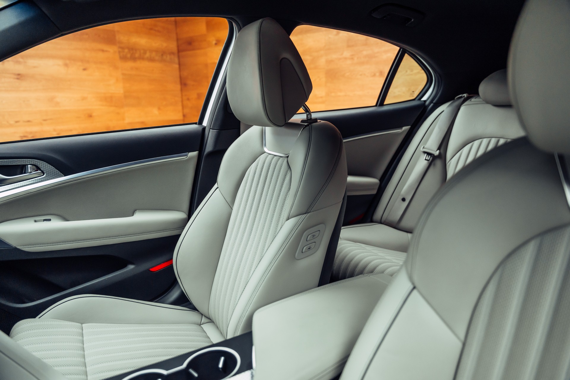 GENESIS G70 Shooting Brake 2.2 CRDI Sport AT8 AWD-image-5