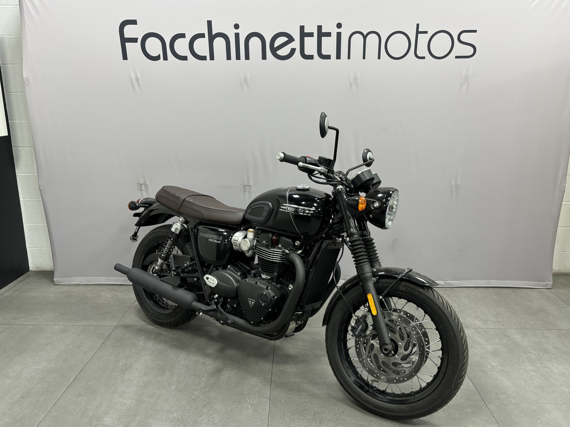 TRIUMPH Bonneville T120 Black-image-1