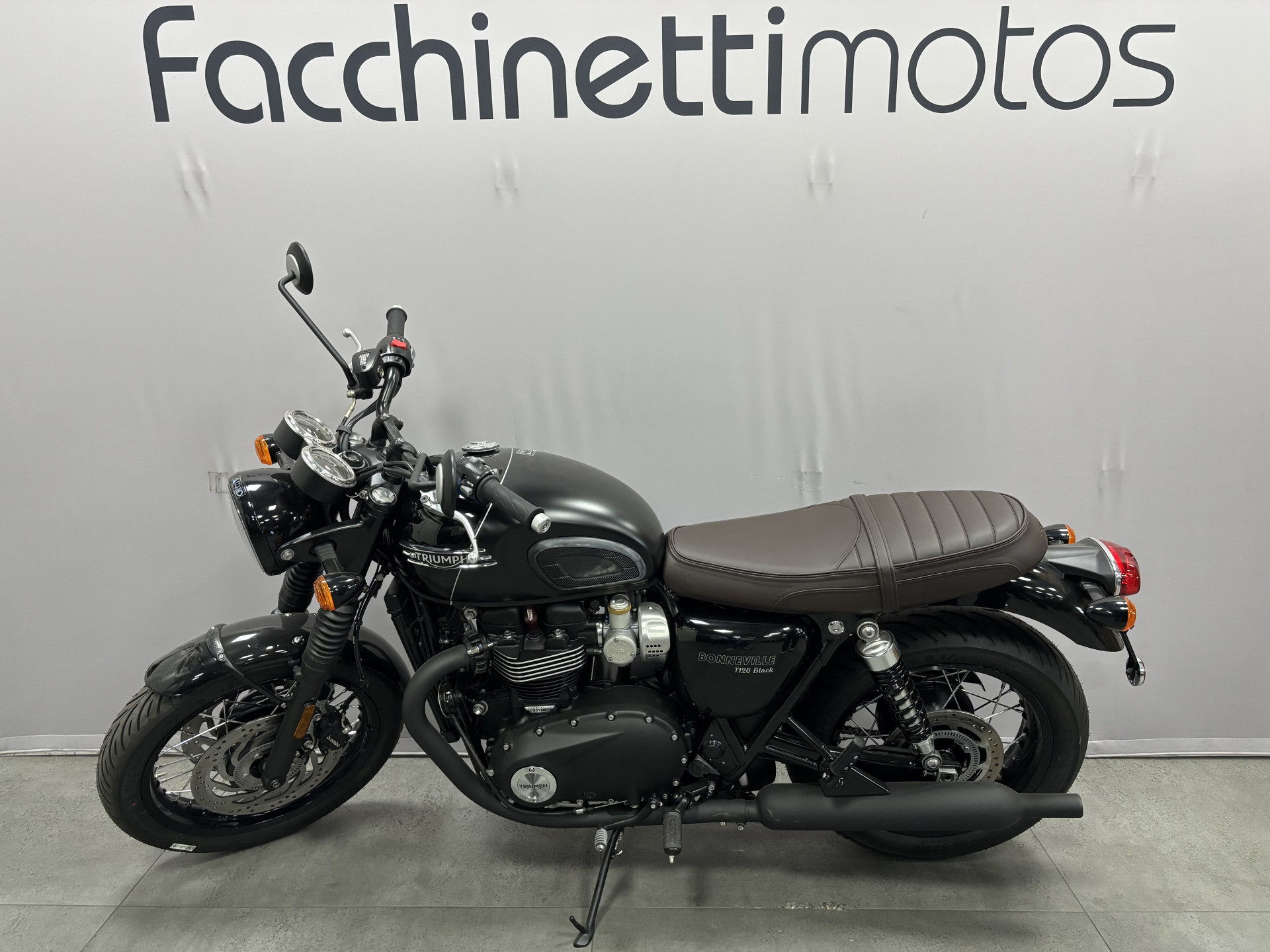 TRIUMPH Bonneville T120 Black-image-3
