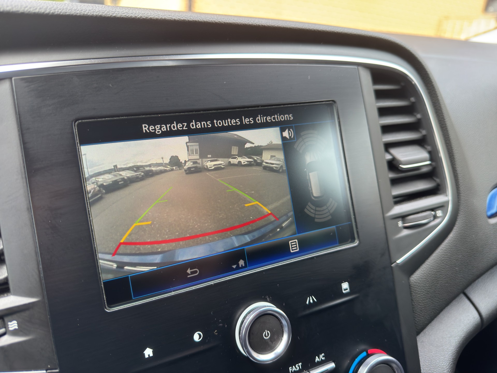 RENAULT Mégane 1.3 TCe 140 GT Line-image-10
