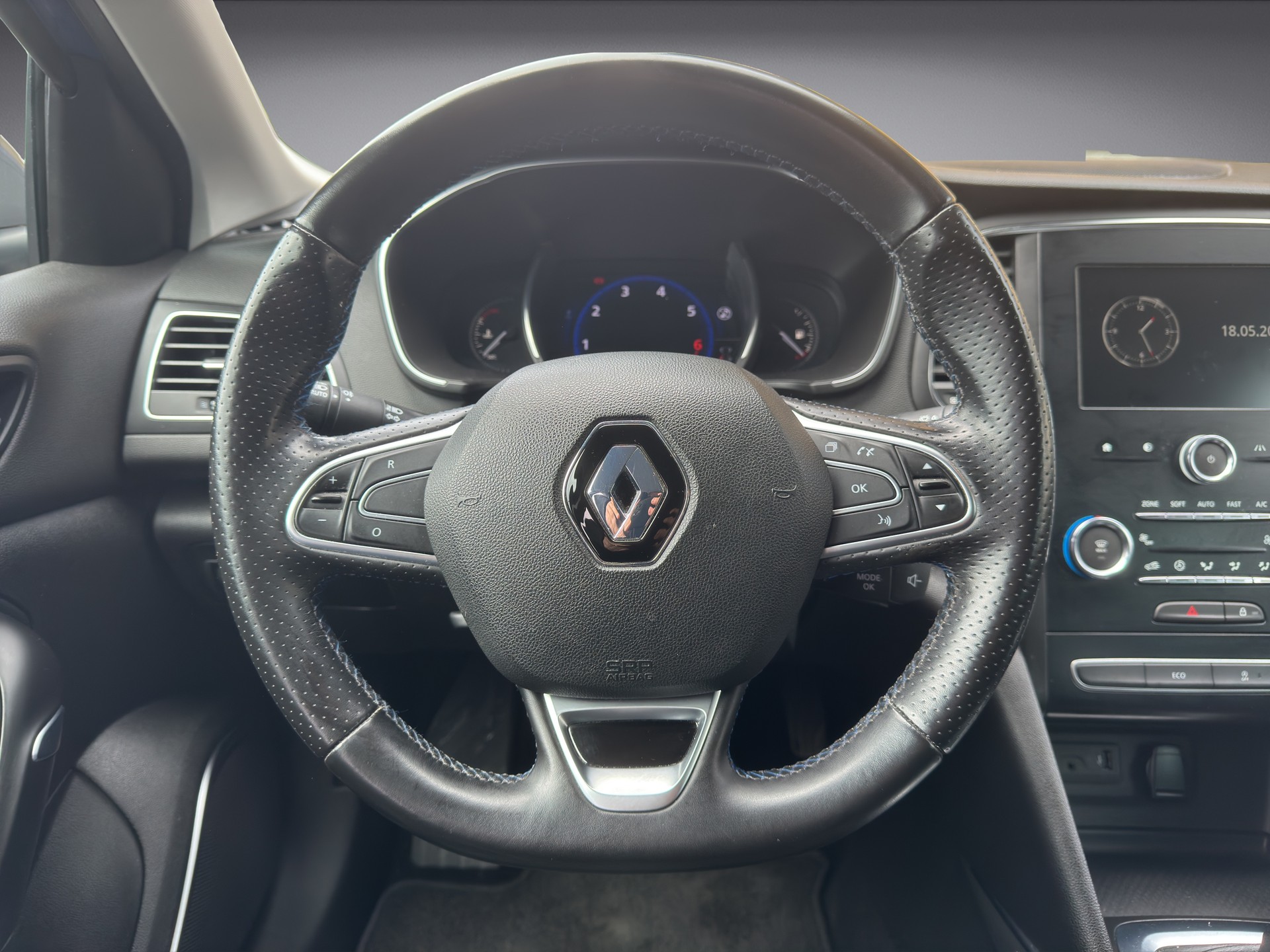 RENAULT Mégane 1.3 TCe 140 GT Line-image-8