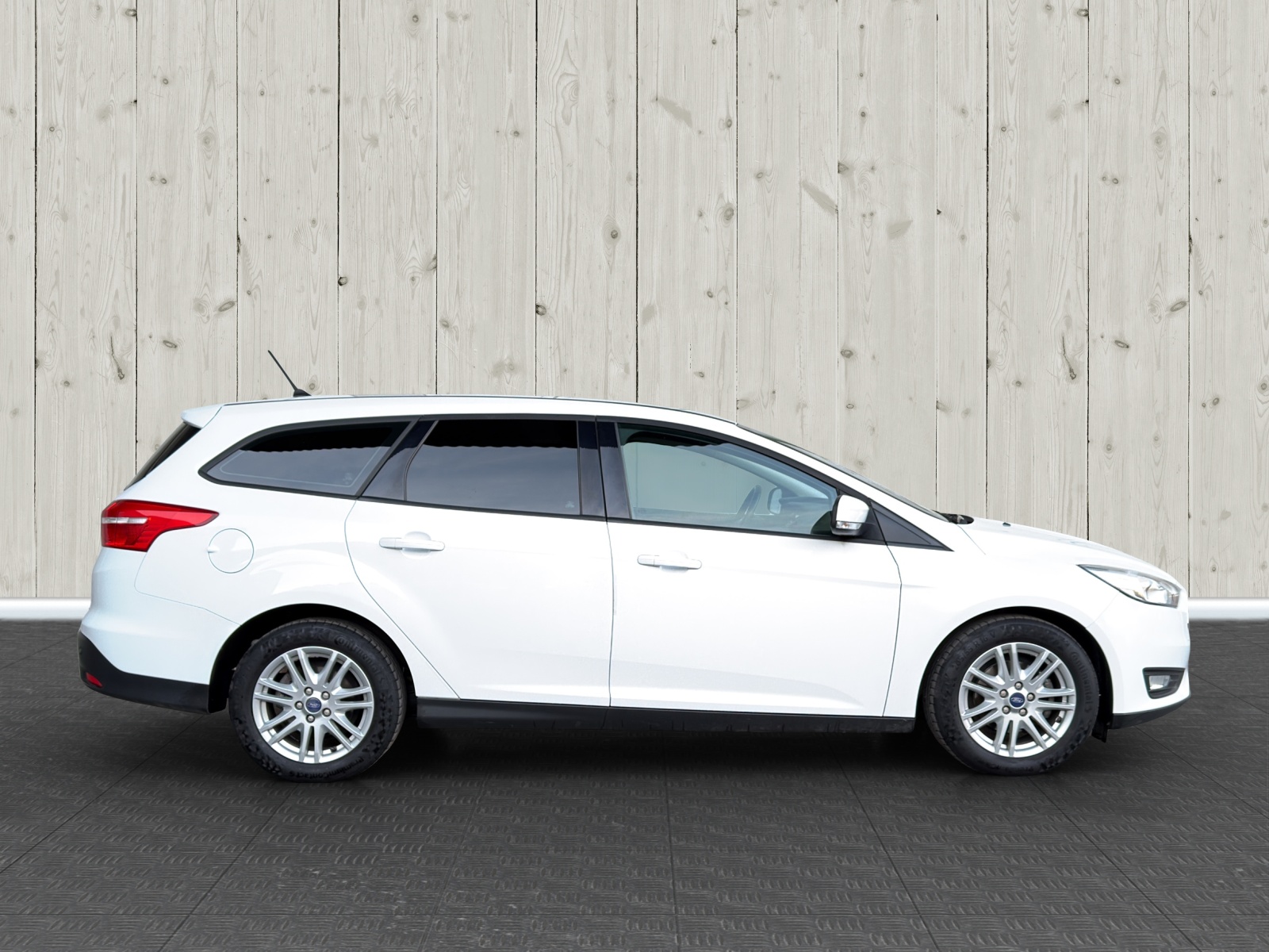 FORD Focus 1.0 SCTi Red Edition Automatic-image-7