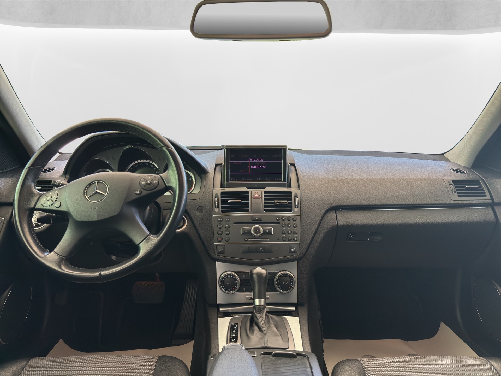 MERCEDES-BENZ C 200 CGI BlueEfficiency Avantgarde Automatic-image-9
